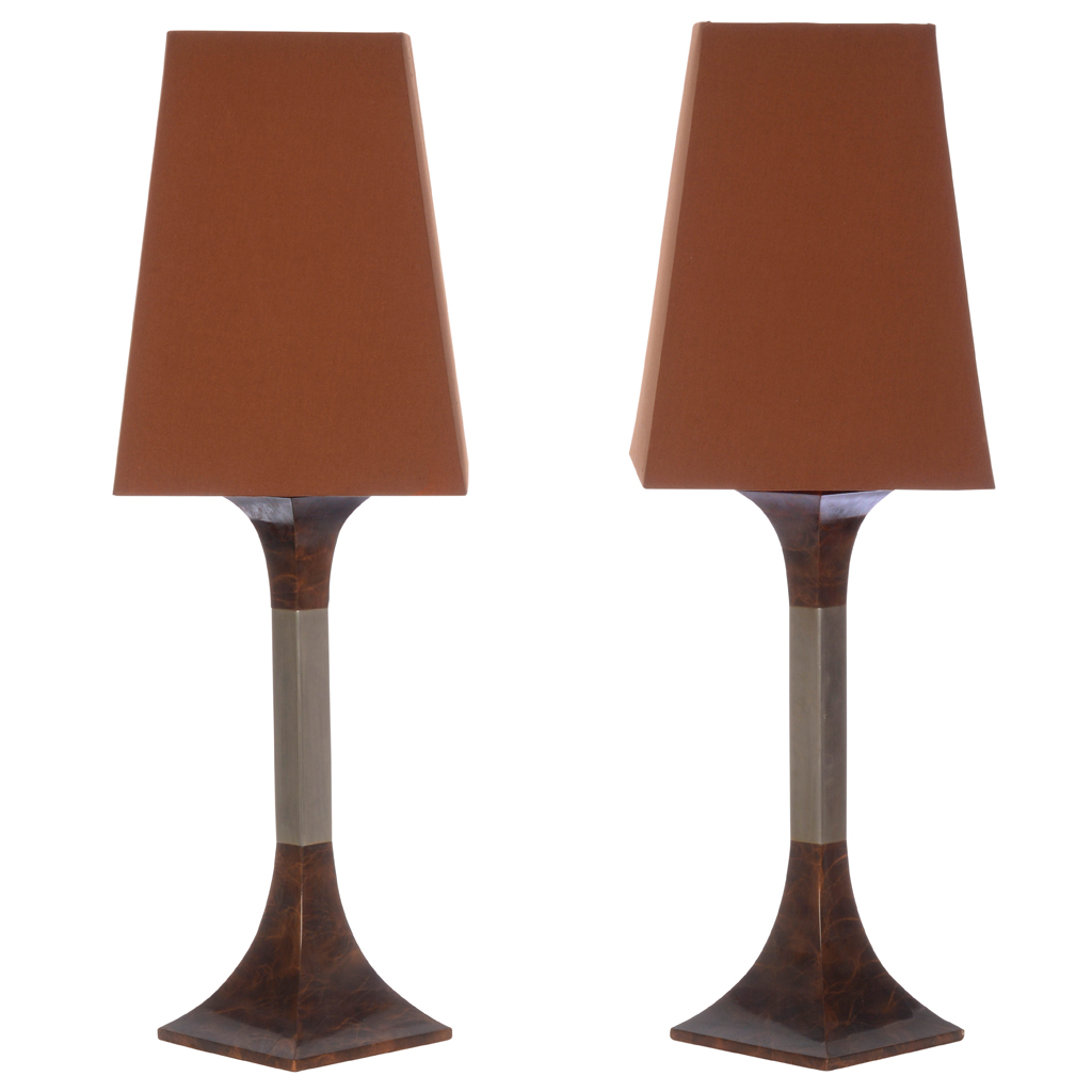 Par de lámparas de mesa de madera enchapada y aluminio cromado