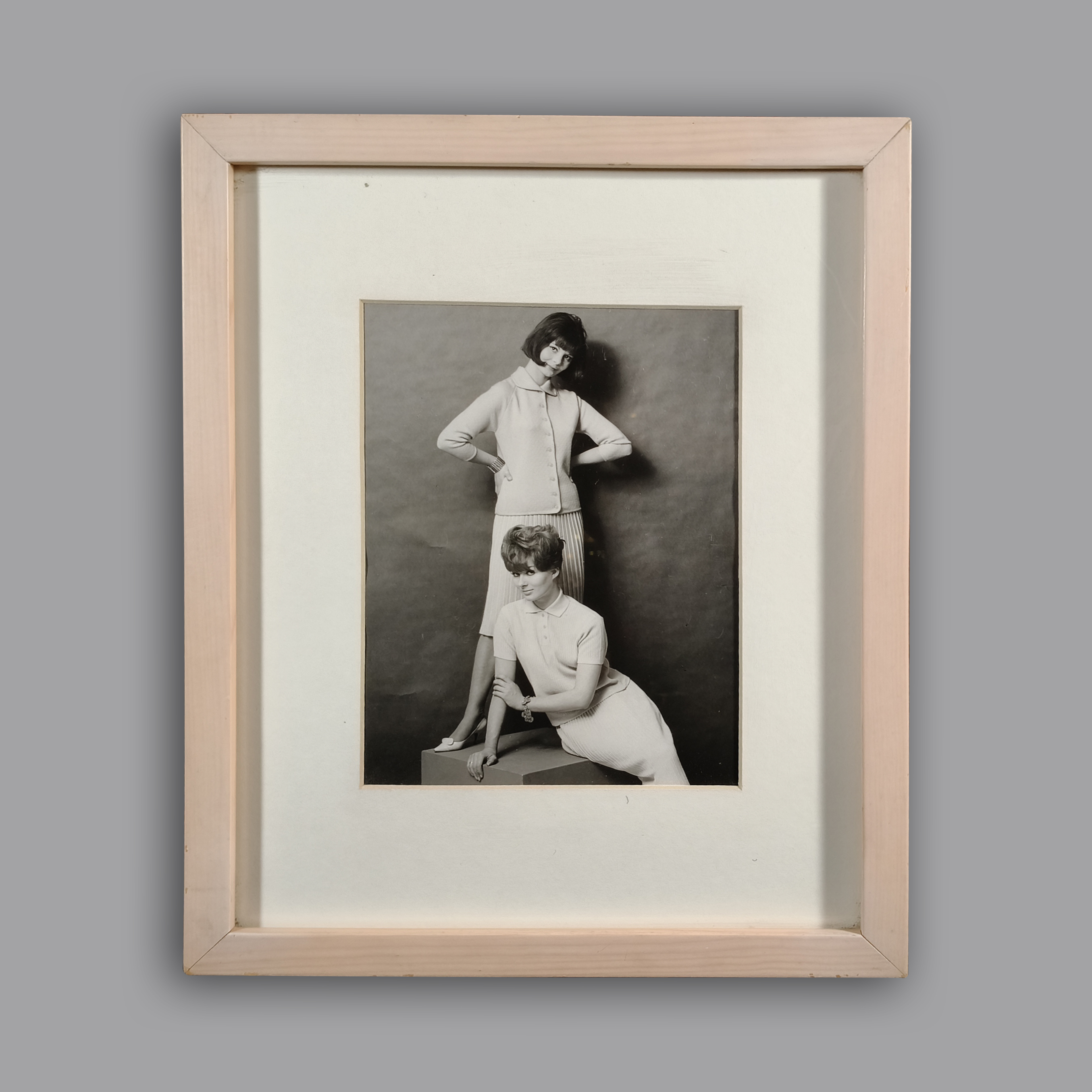 *Anónimo. Fotografía de moda (Dos mujeres). Fotografía