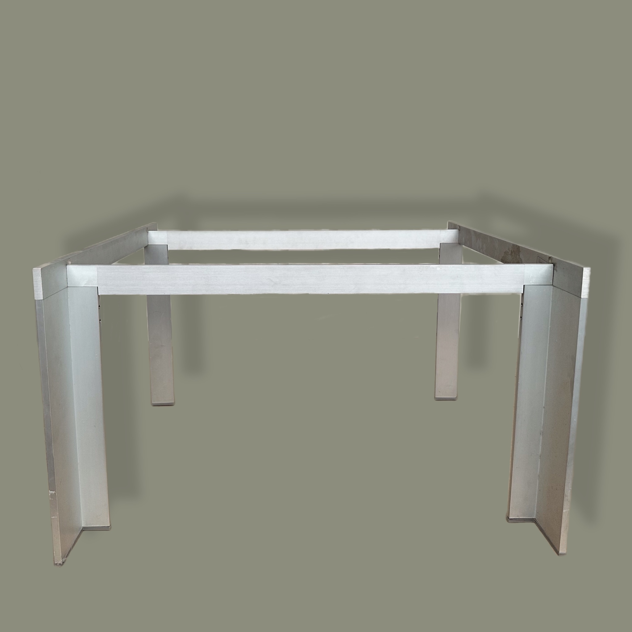 Jesús Gasca para STUA. Mesa de centro Deneb en aluminio anodizado