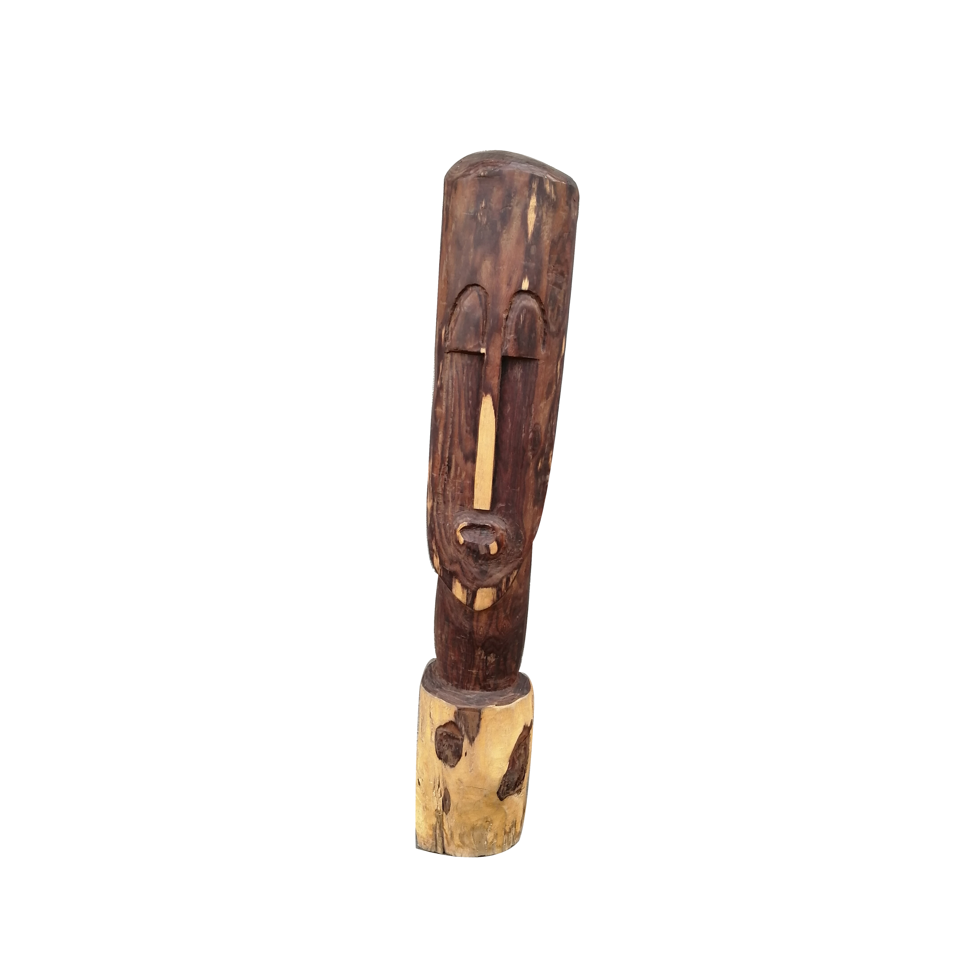 Cabeza costarricense tallada en madera tropical
