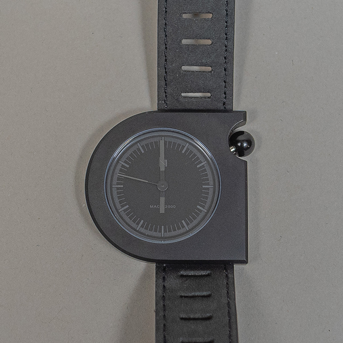 Roger Tallon para LIP. Reloj Mach 2000 Dark Empire en acero negro con correa de caucho