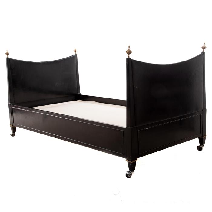 Arturo Pani. Cama del Arq. Mario Pani Darqui en madera de caoba laqueada color negro
