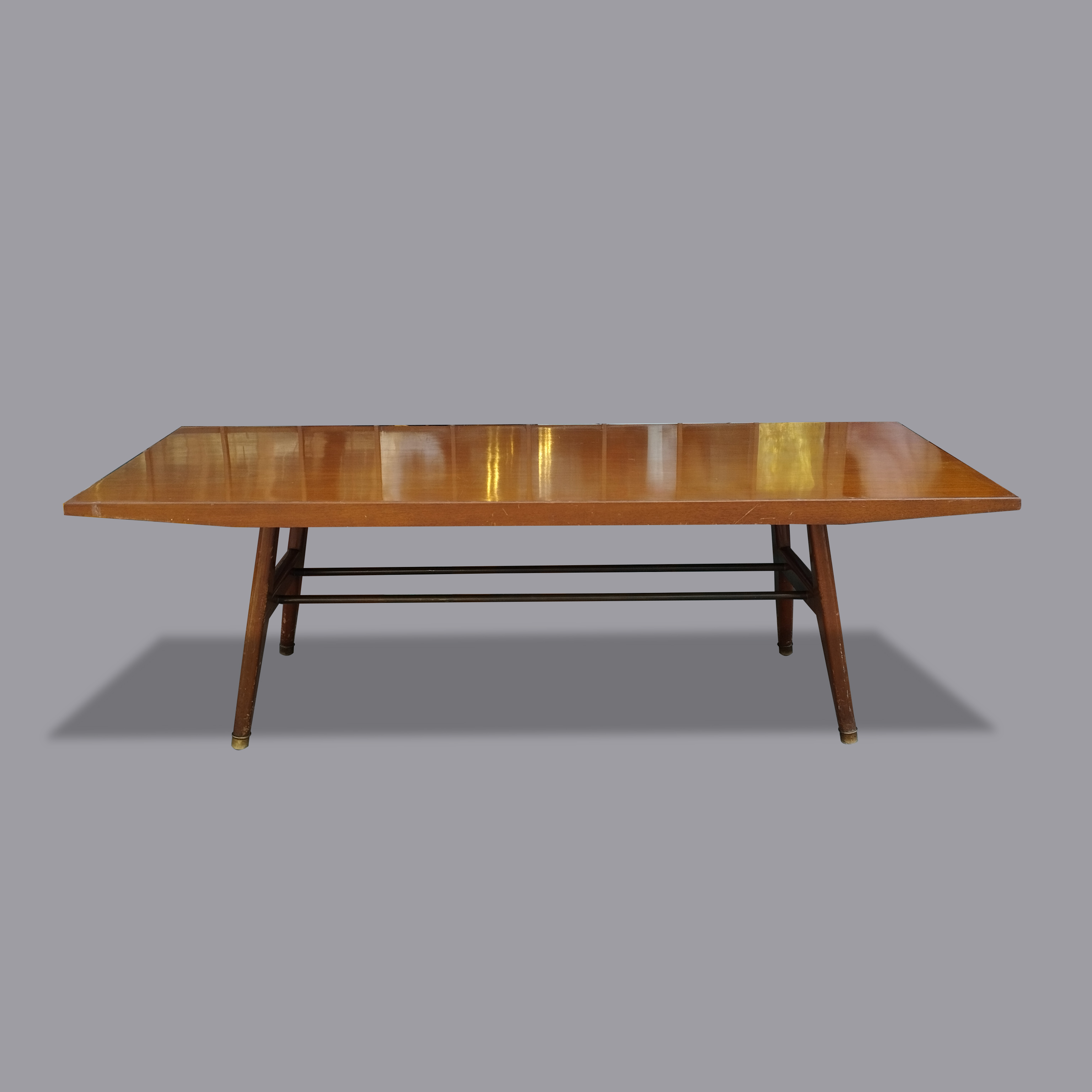 Eugenio Escudero. Mesa de comedor en madera de caoba. 