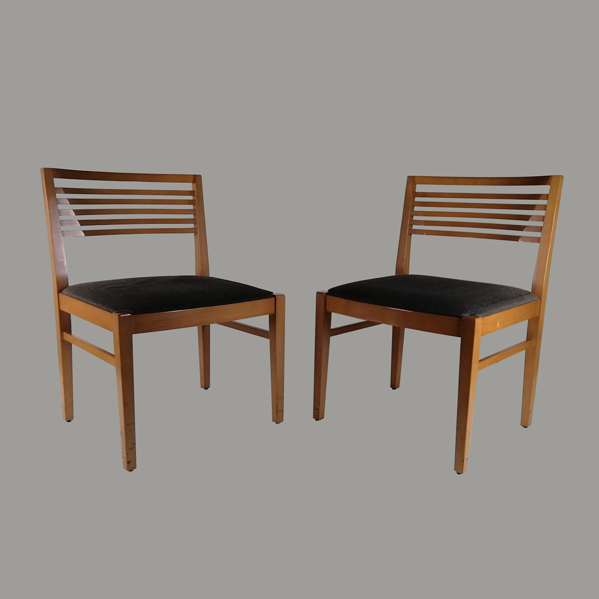 Joseph Ricchio para Knoll Studio. Par de sillas Ricchio en madera de haya sin brazo (P/PAR)