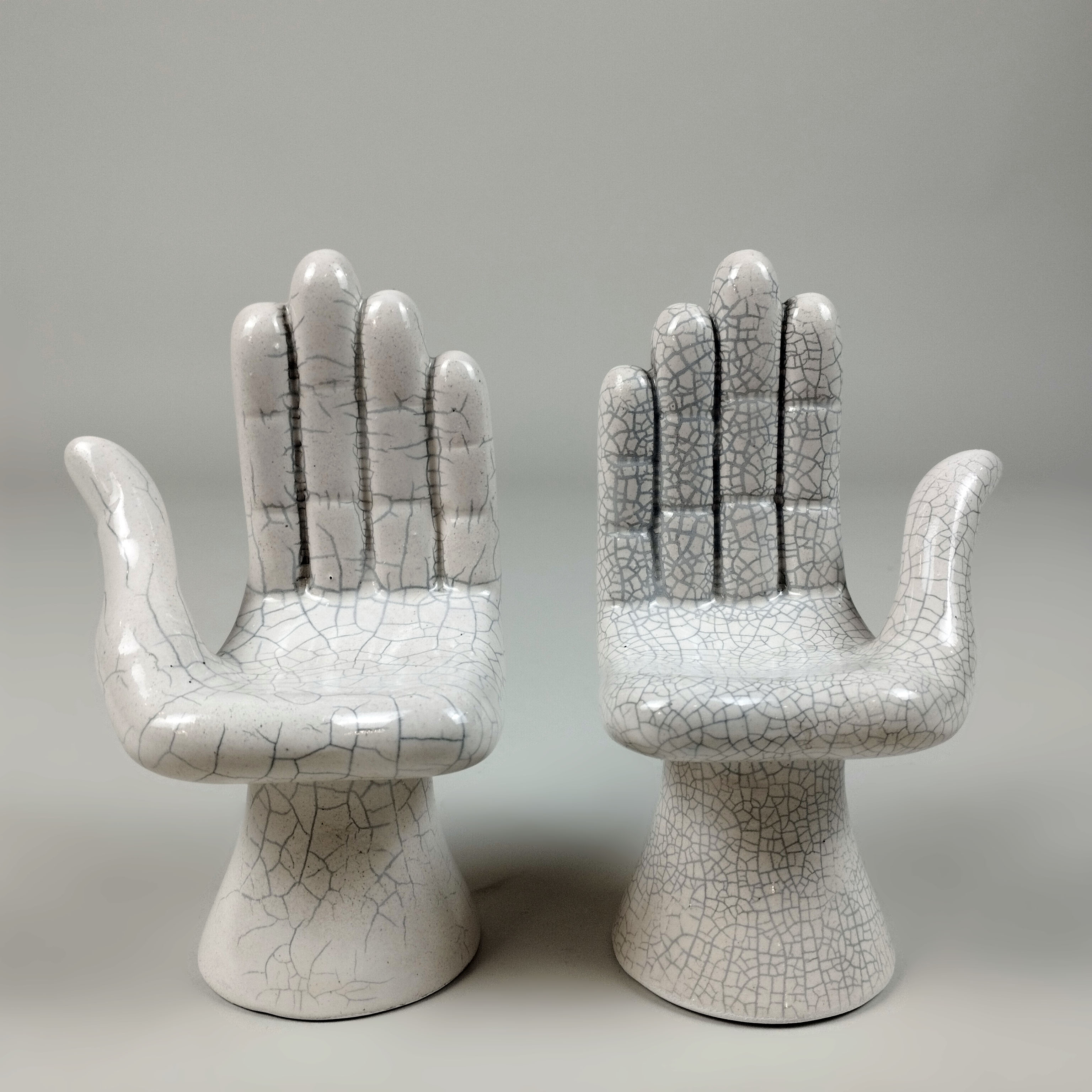 Pedro Friedeberg. Mano-campana Mediana Blanca Craqueleada. 16cm C/U