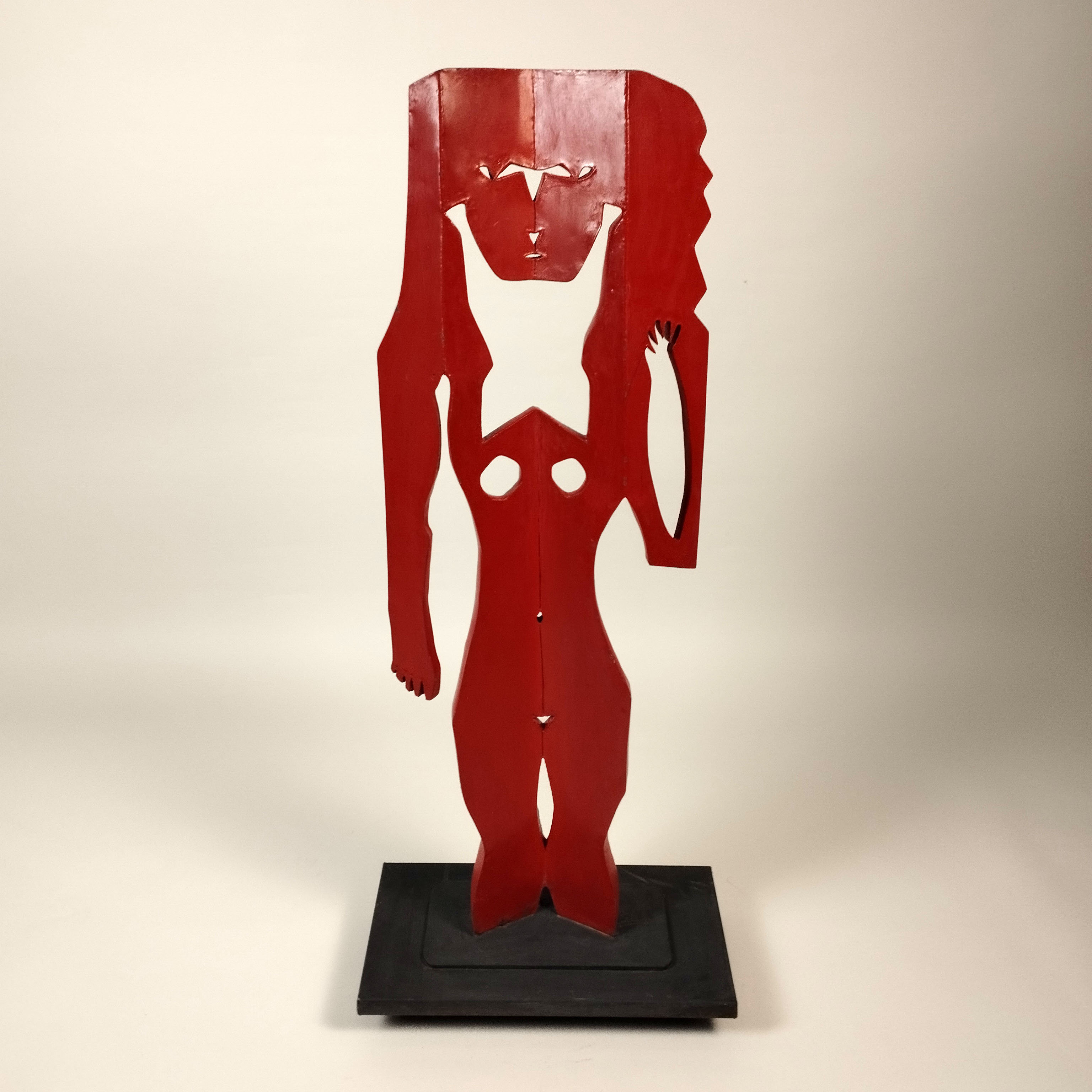 Alfredo Zalce. Sin título (Mujer roja). Escultura de lámina de acero