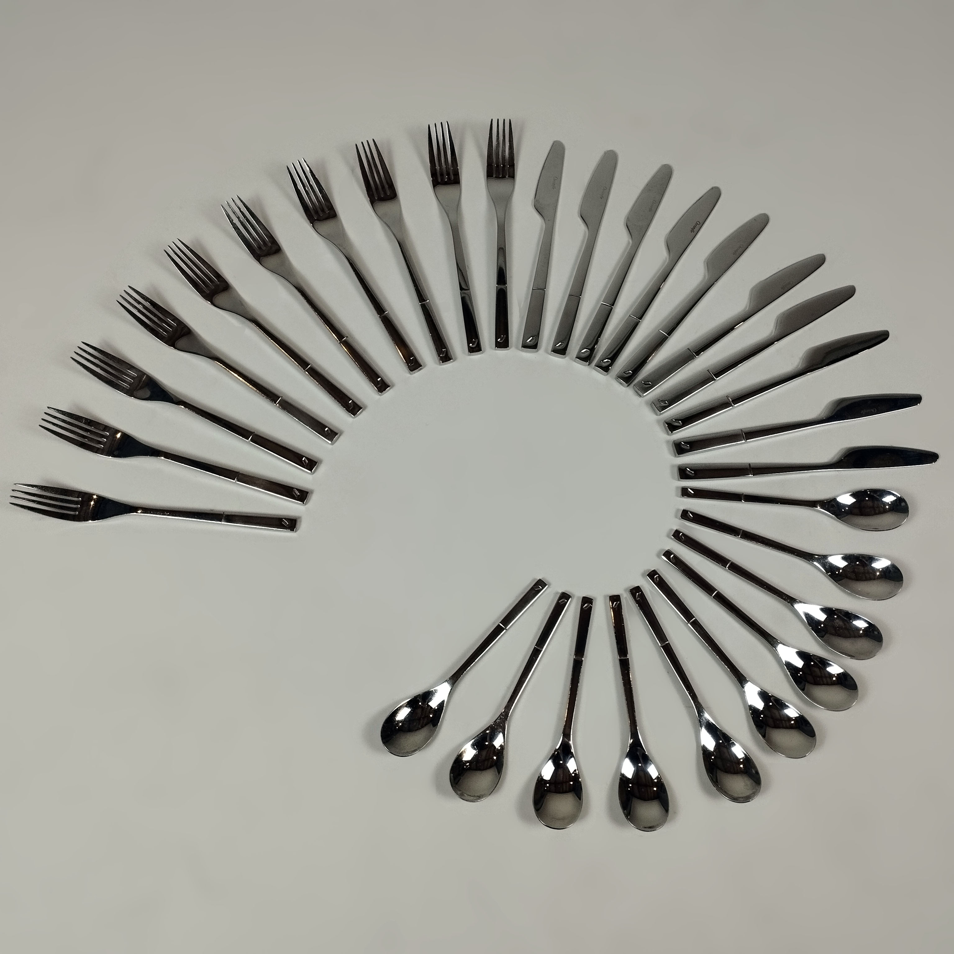Jean-Marie Massaud para Christofle y Air France. Juego de cubiertos en metal plateado para 10 personas