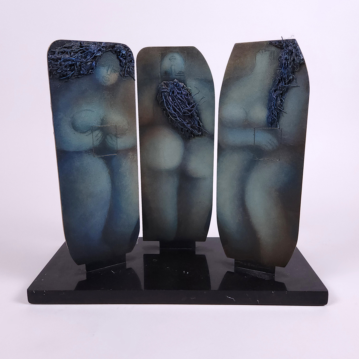 Noemí Ramírez. Sin título. Escultura de láminas de latón pintadas al óleo