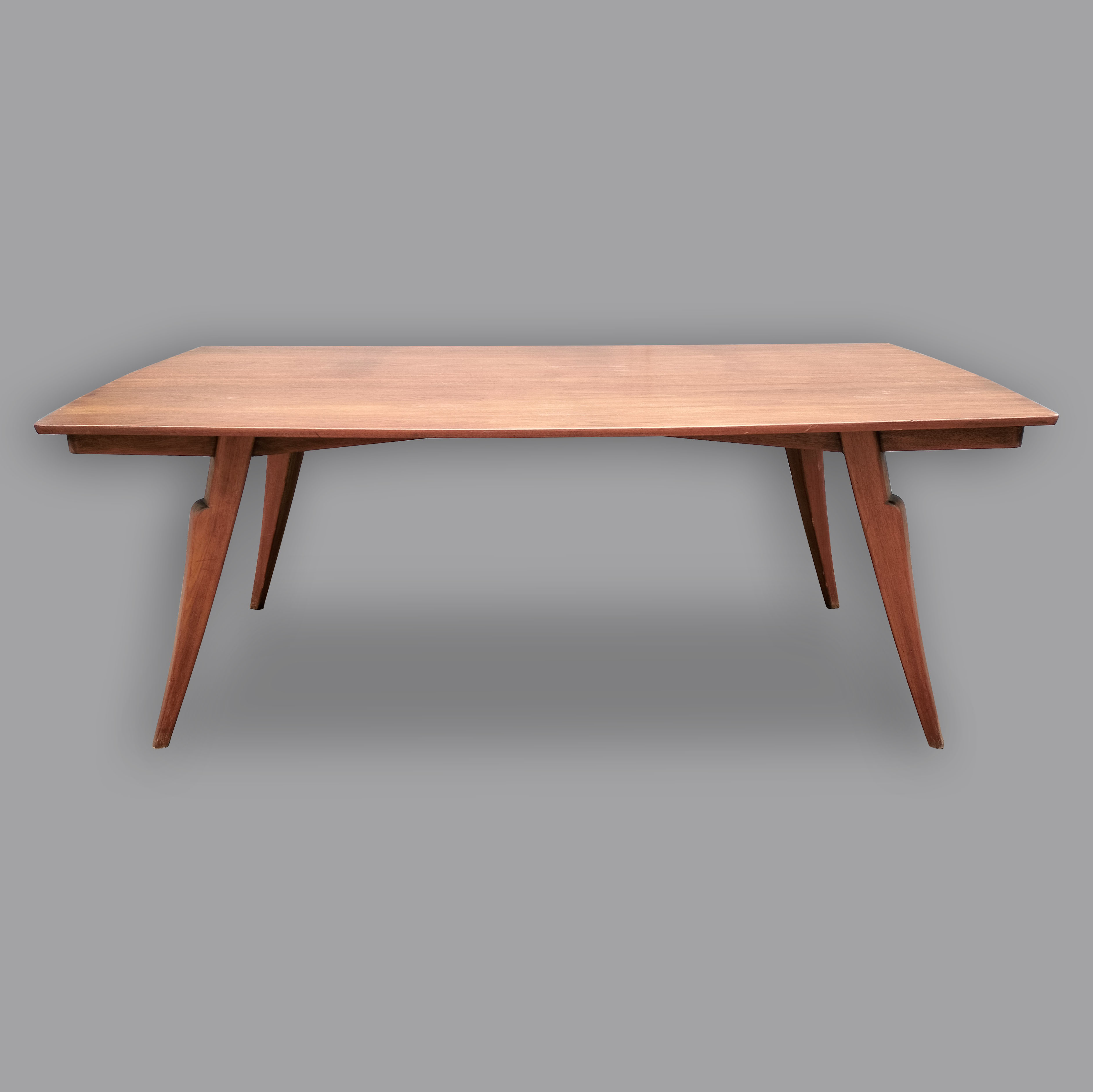 Mesa de comedor estilo Danés en cedro rojo. 76 x 200.5 x 109 cm.