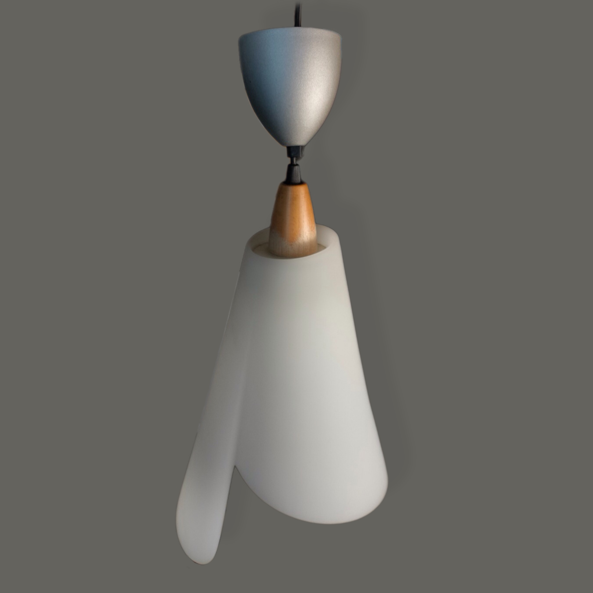 Lámpara de techo cono en cristal opalino