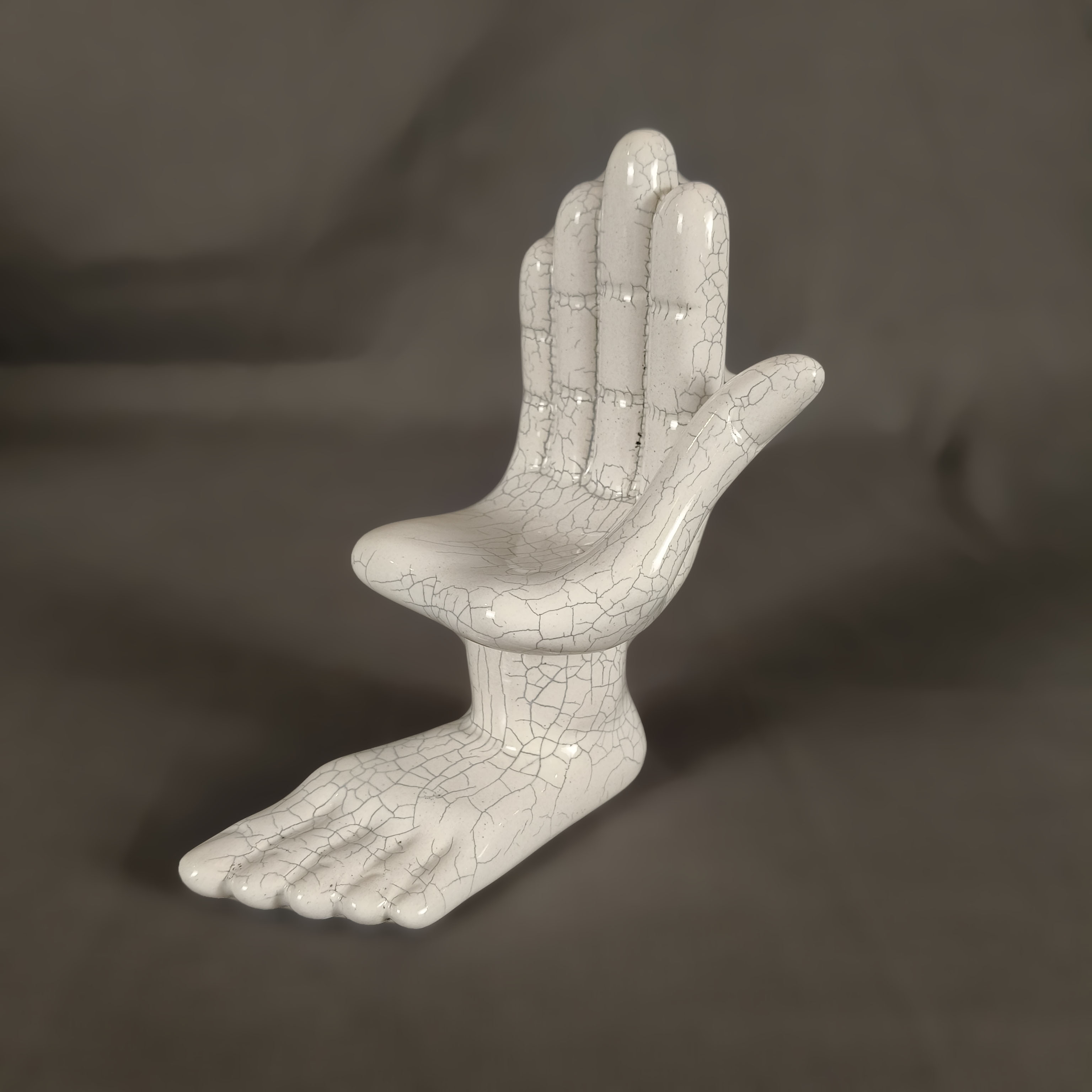 Pedro Friedeberg. Mano-pie derecha blanco craquelado 17cm
