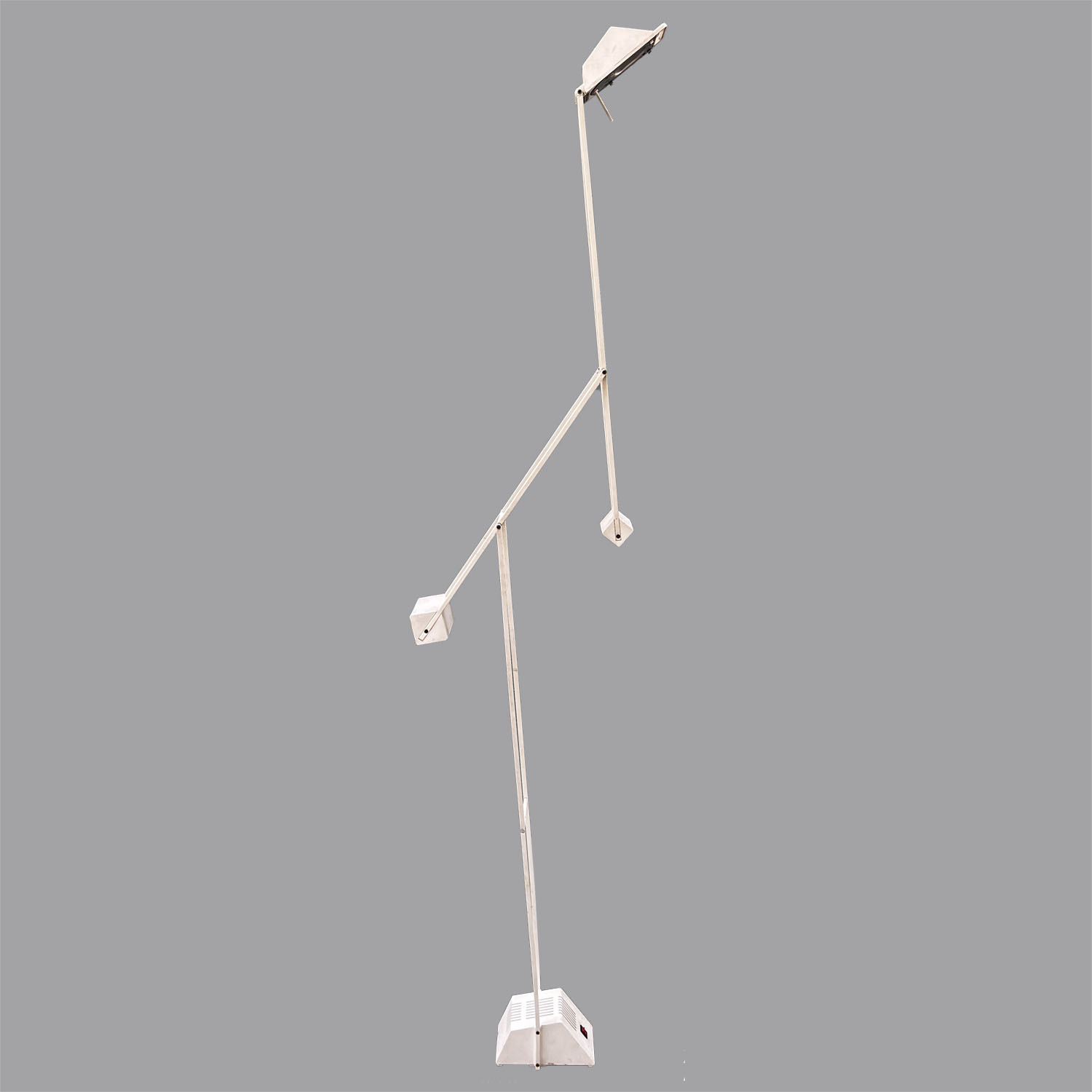 Lámpara de pie estilo Tizio en metal laqueado blanco