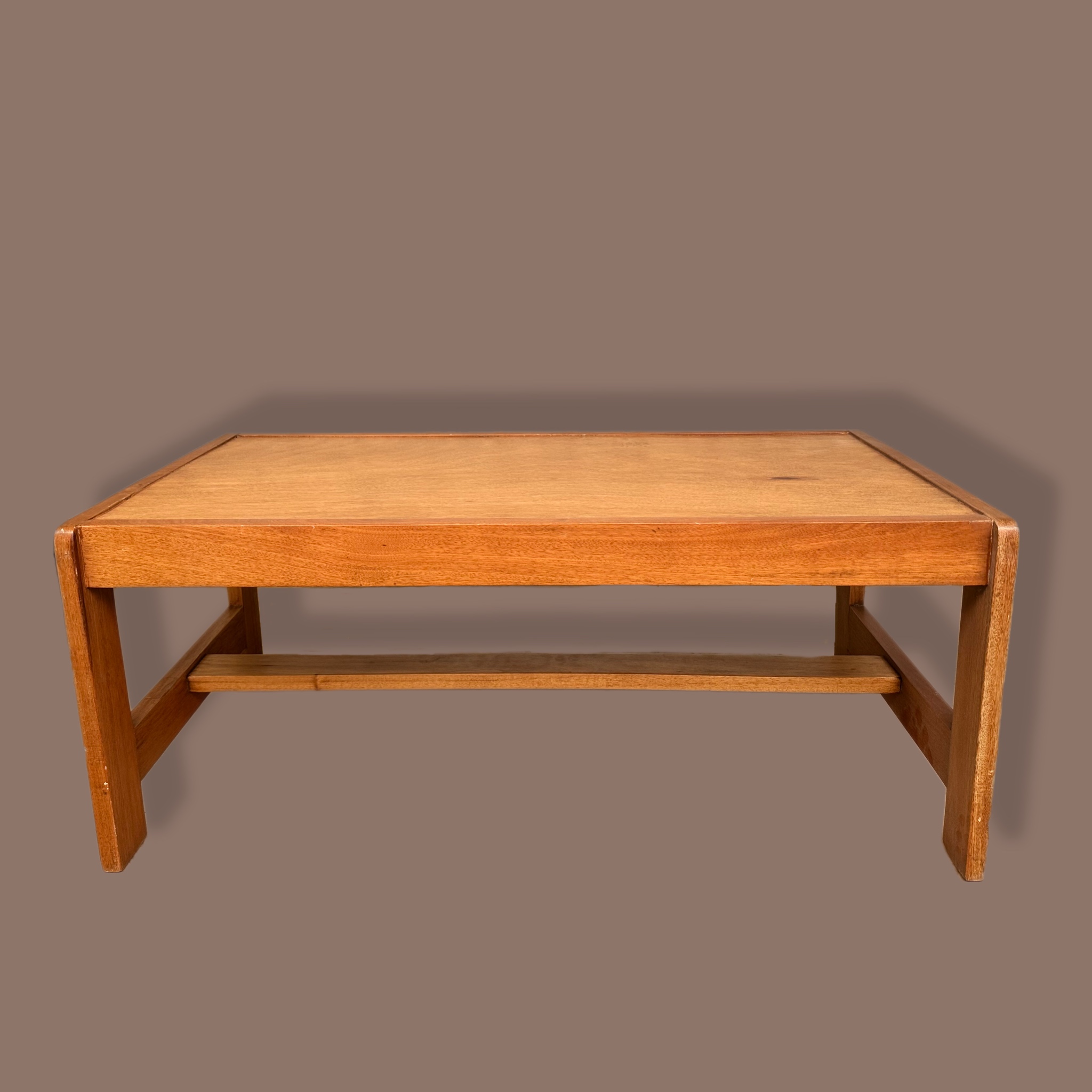 Mesa de centro en madera de cedro rojo