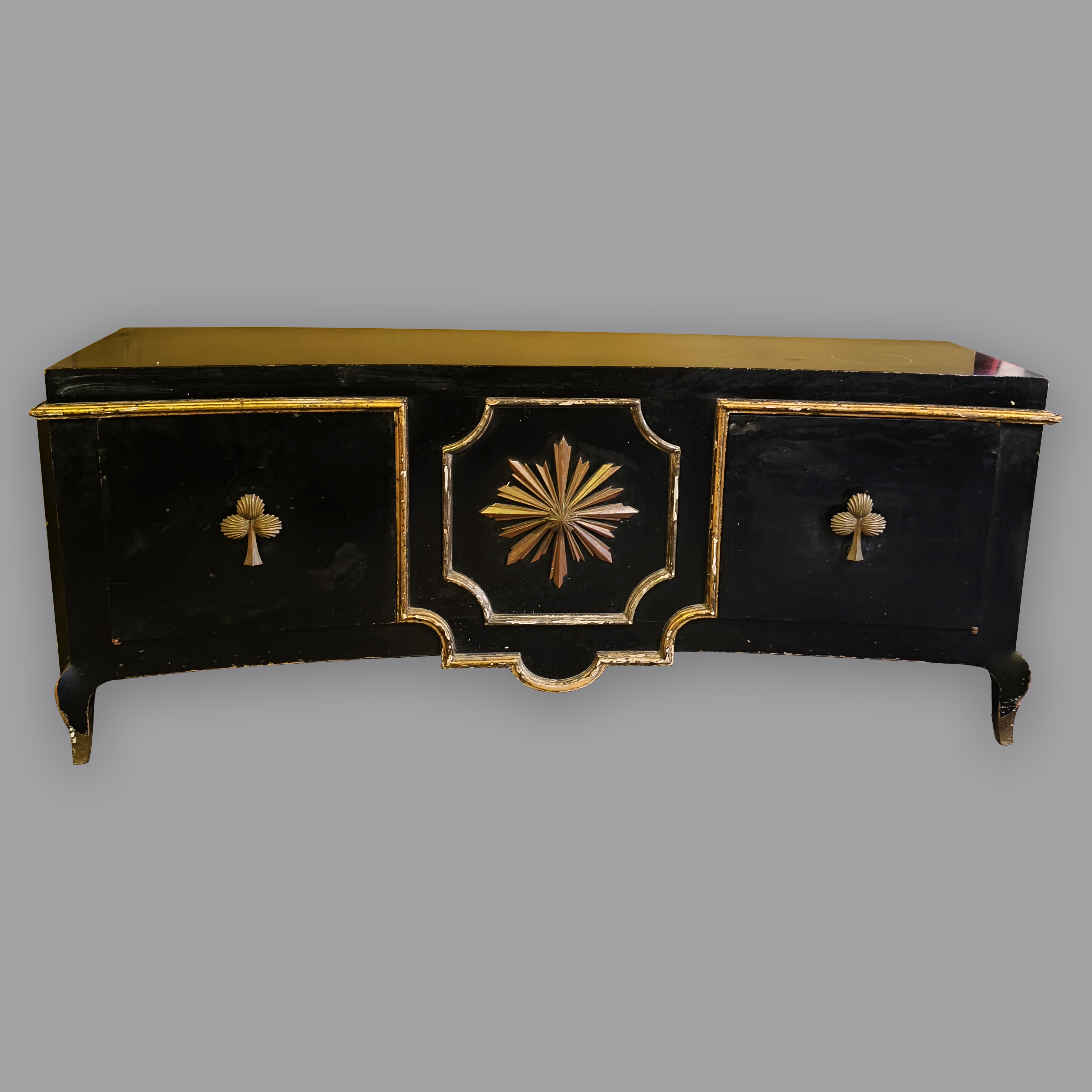 Robert y Mito Block. Credenza baja en madera laqueada negra