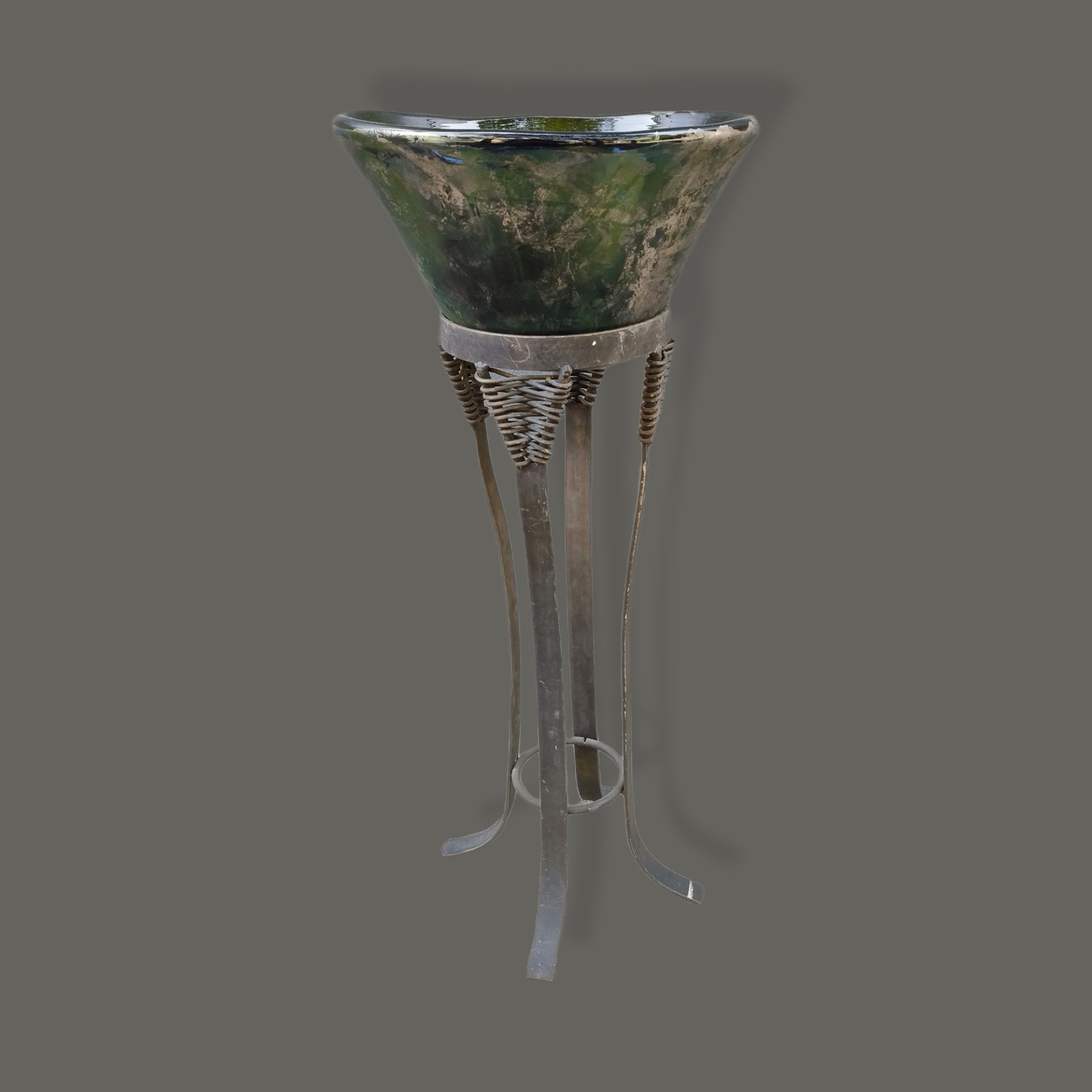 Jardinera de cristal con base