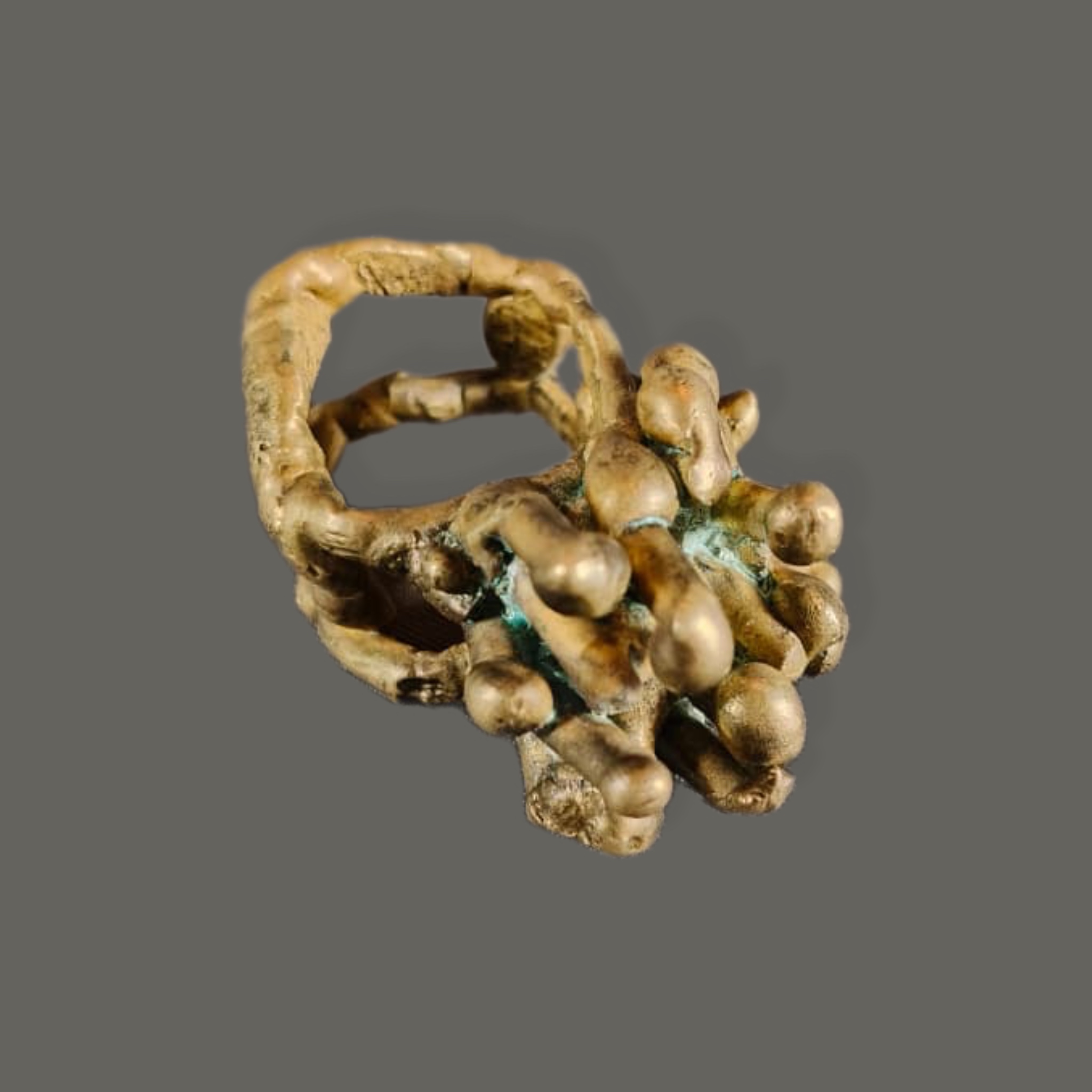 Pal Kepenyes. Anillo estilo Brutalista en bronce fundido