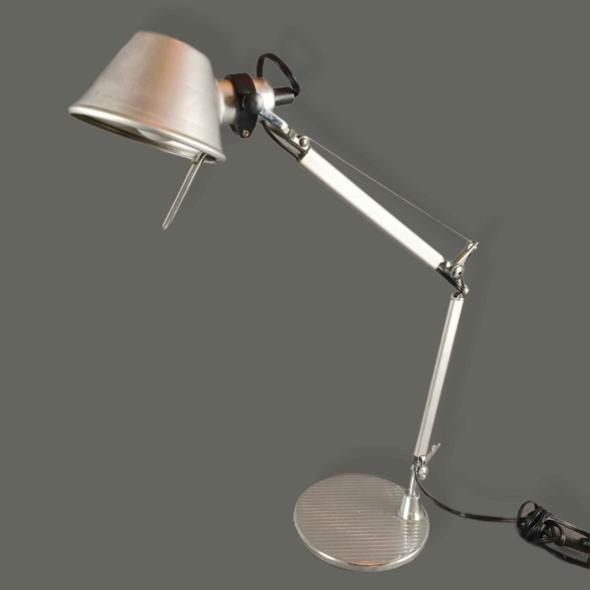 Michele de Lucchi y Giancarlo Fassina para Artemide. Lámpara de escritorio Tolomeo Mini