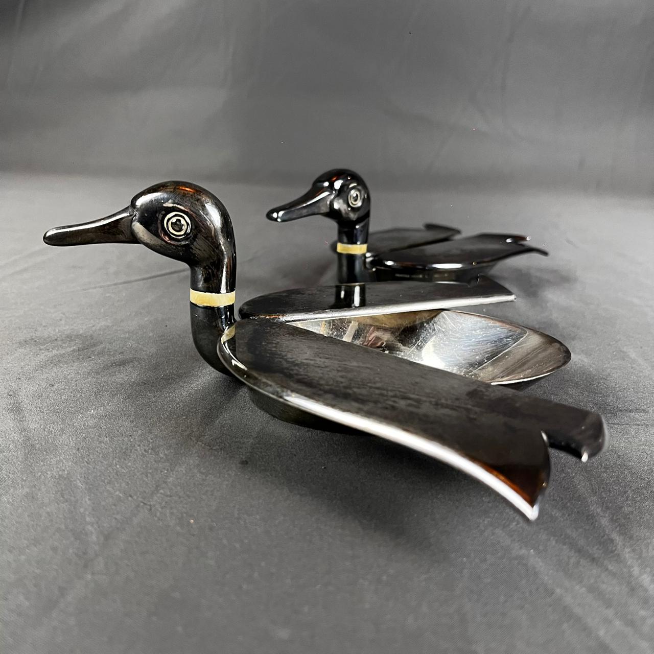 Ravinet dEnfert para Hermès. Par de ceniceros en forma de pato en metal plateado