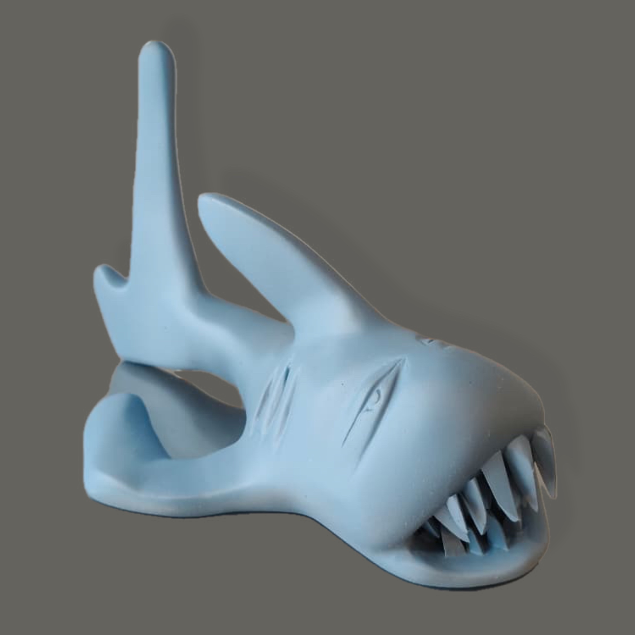 Victoria Camil. Tiburón asiatico, 2025. Escultura de resina.