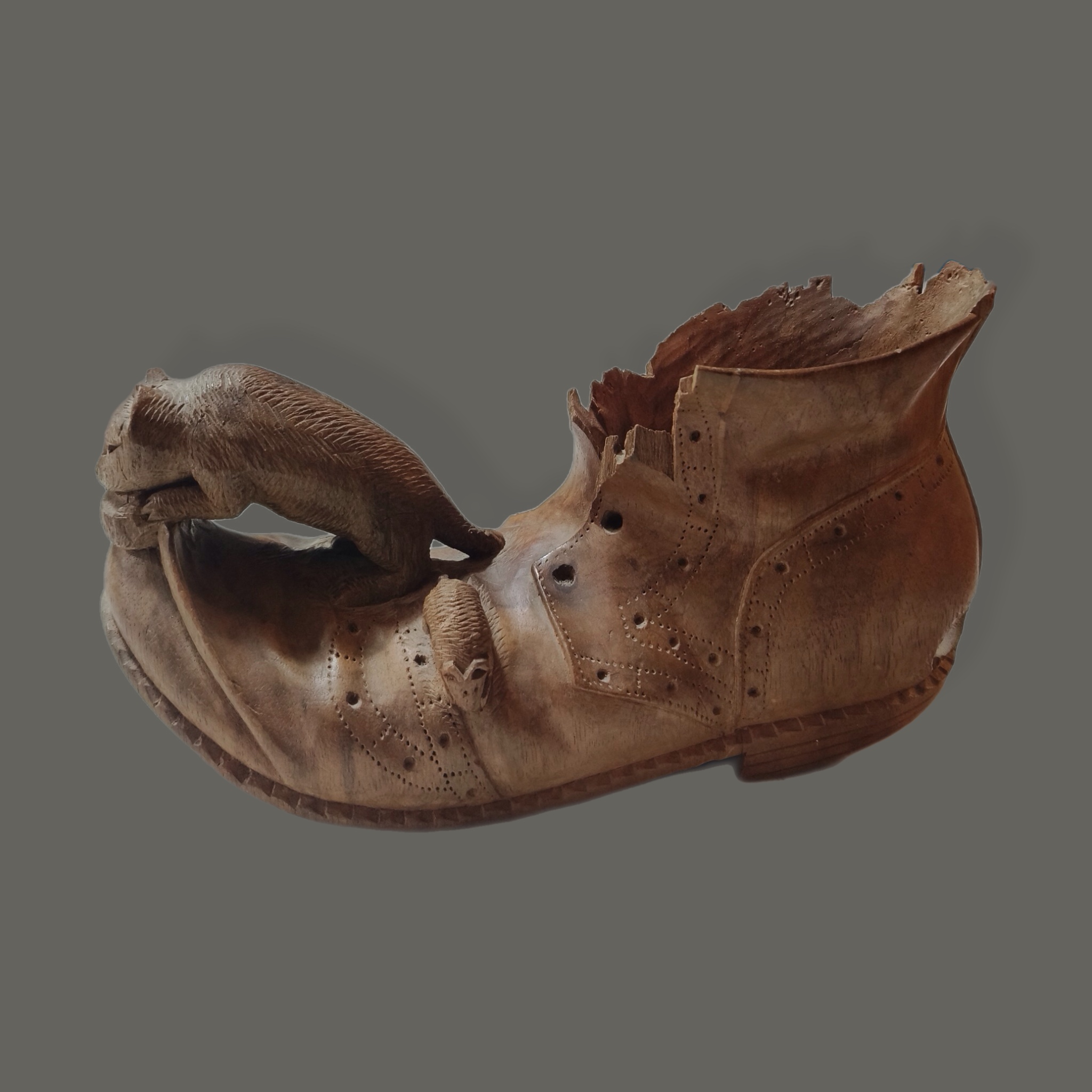 Bota de Selva Negra en madera tallada