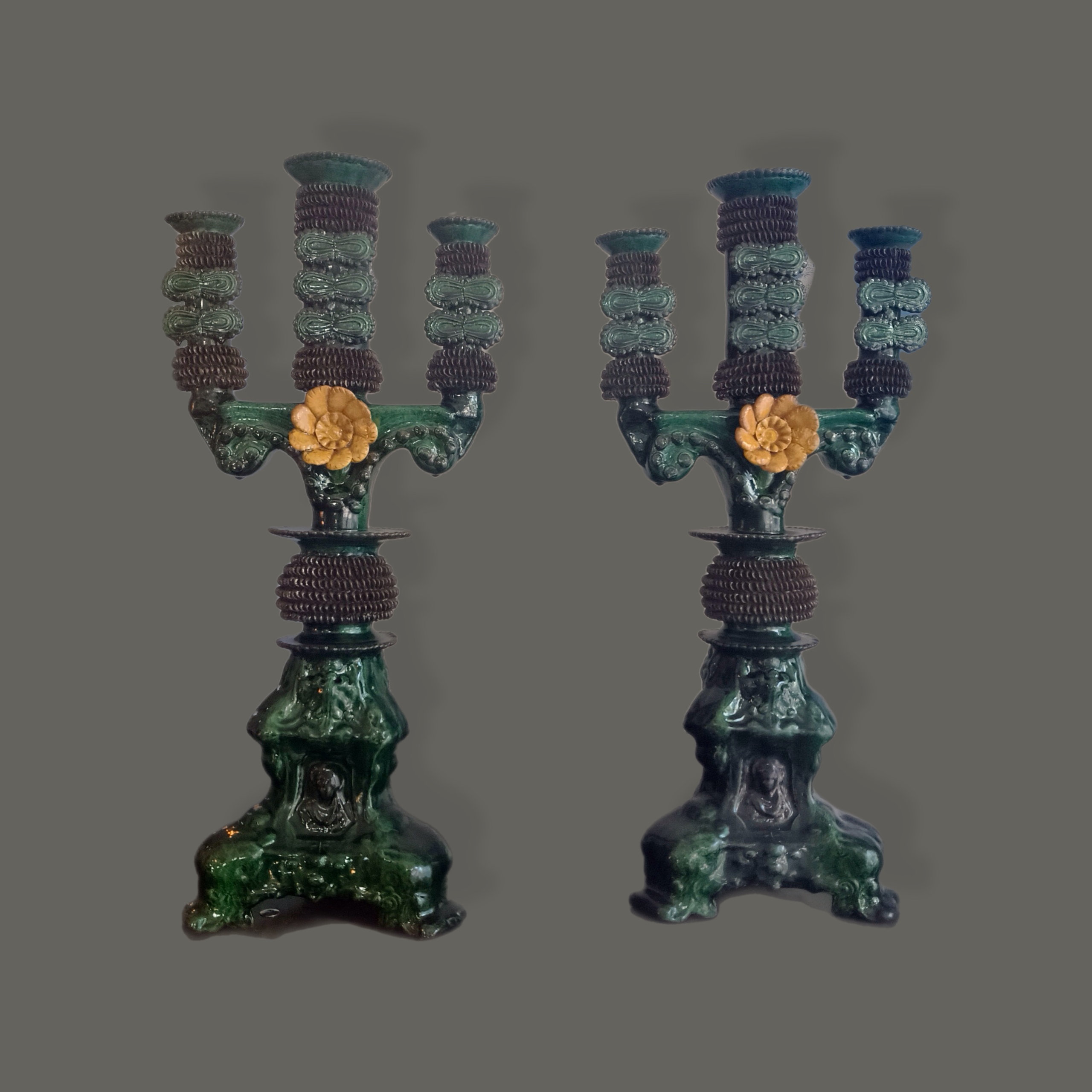 Par de candelabros San José de Gracia en barro verde