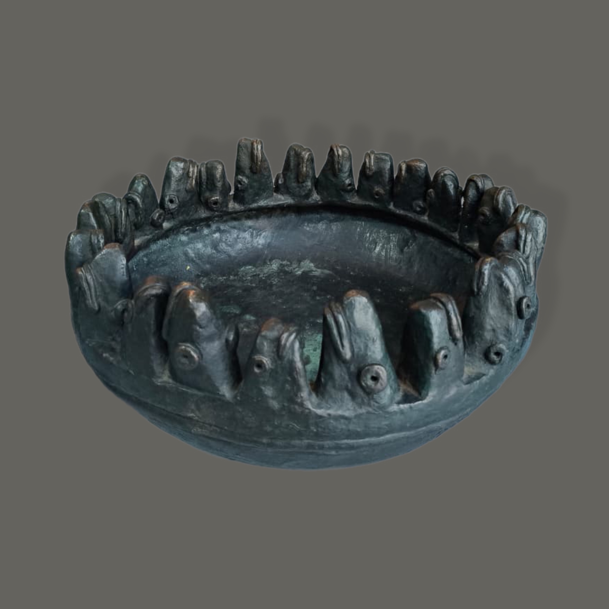 Adolfo Riestra. Sin título. Escultura en bronce con peces