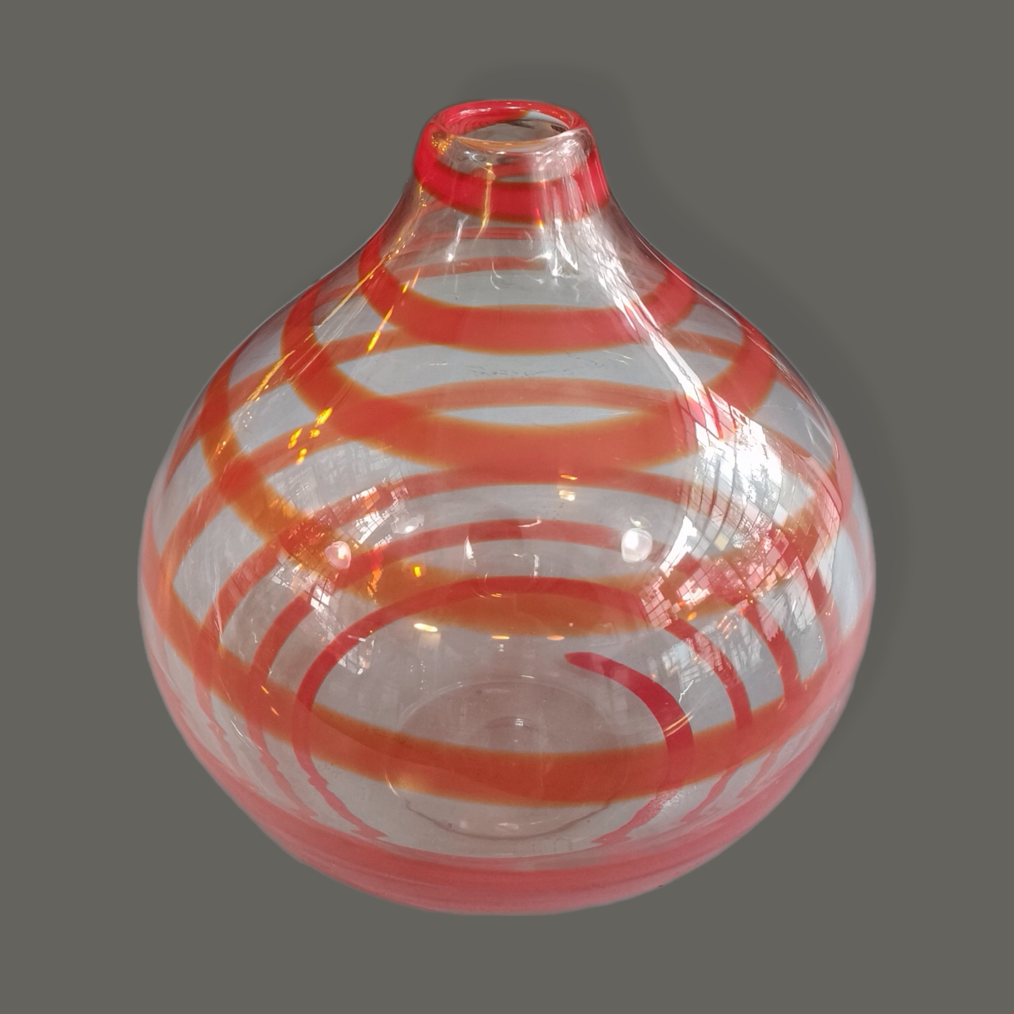 Florero de cristal con banda naranja