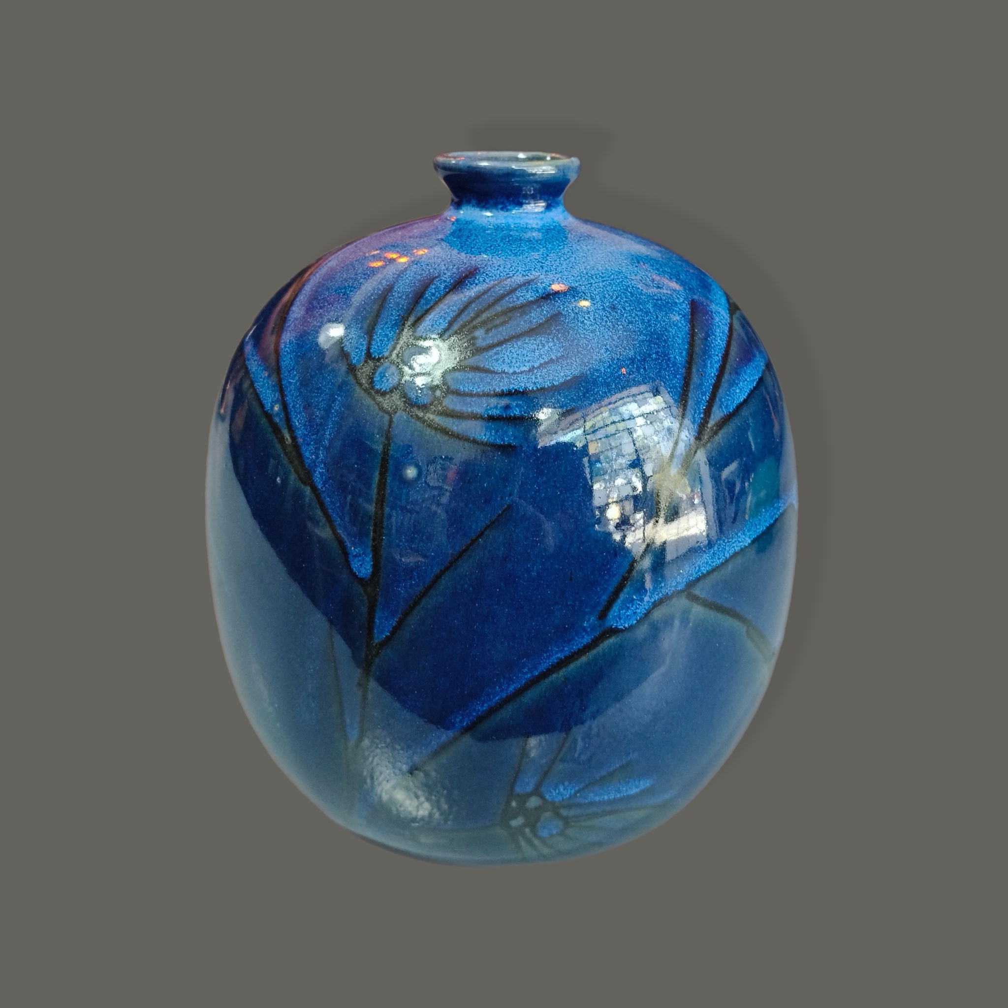 Florero abombado en cerámica azul cobalto