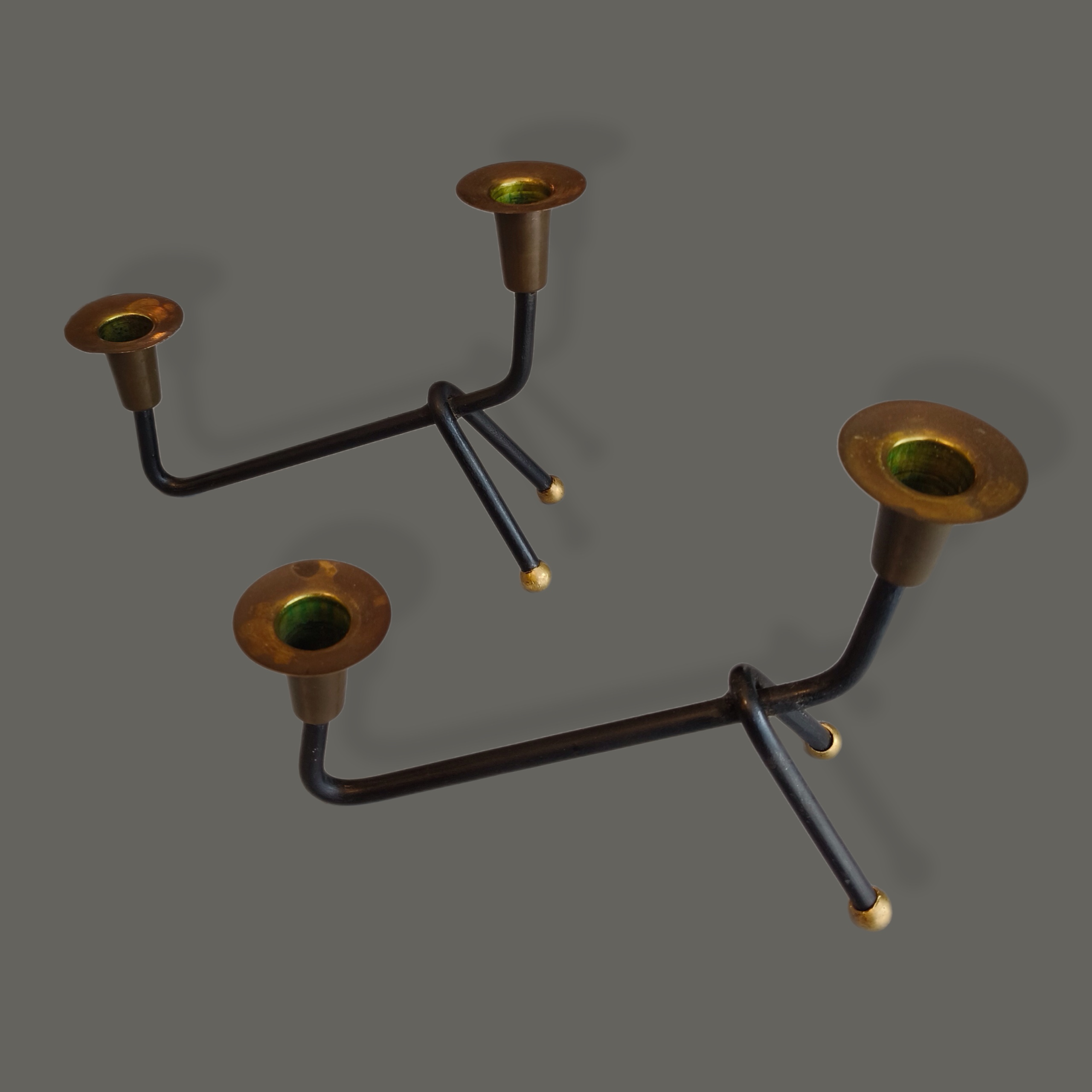 Par de candelabros para 2 velas en acero negro y bronce