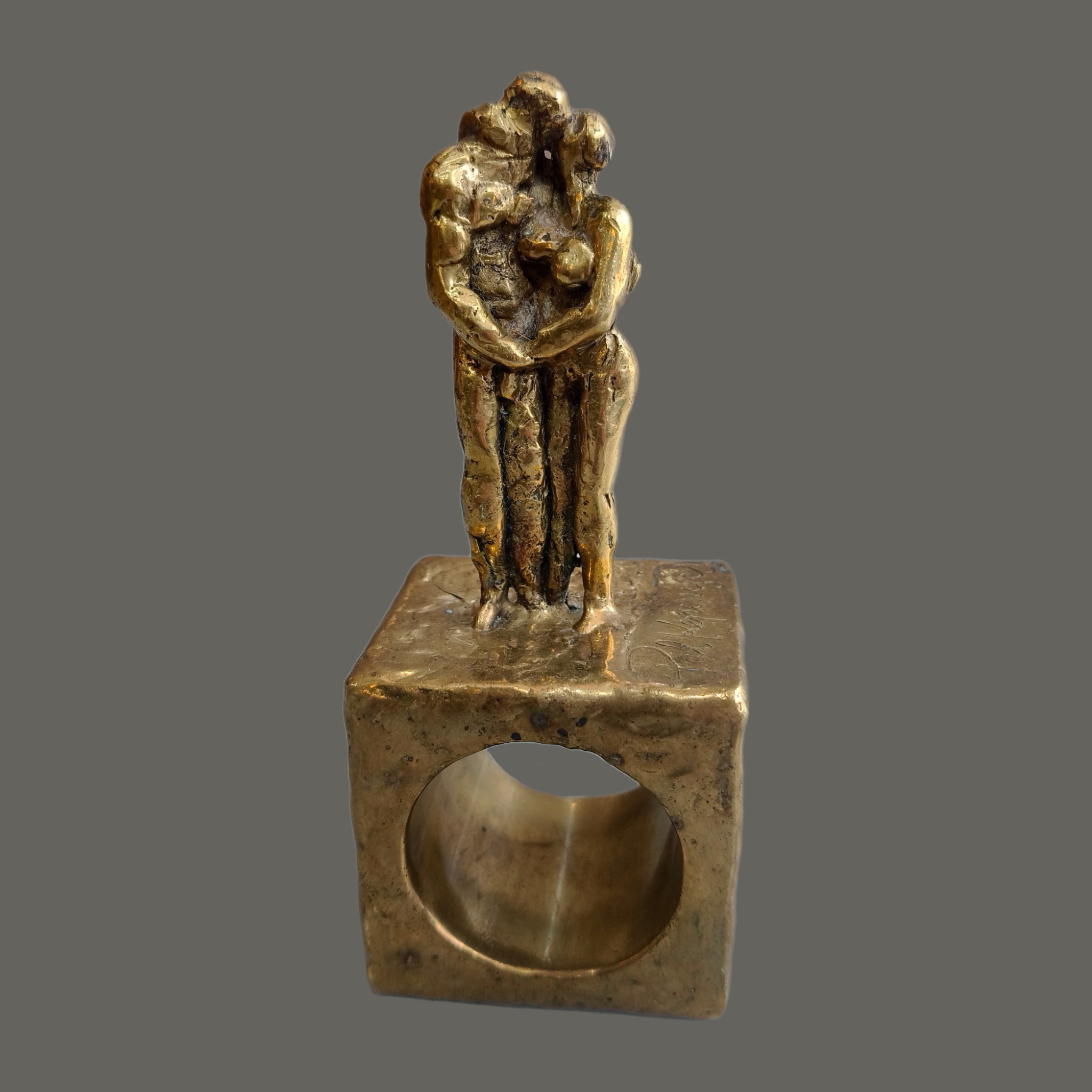 Pal Kepenyes. Abrazo. Escultura de bronce