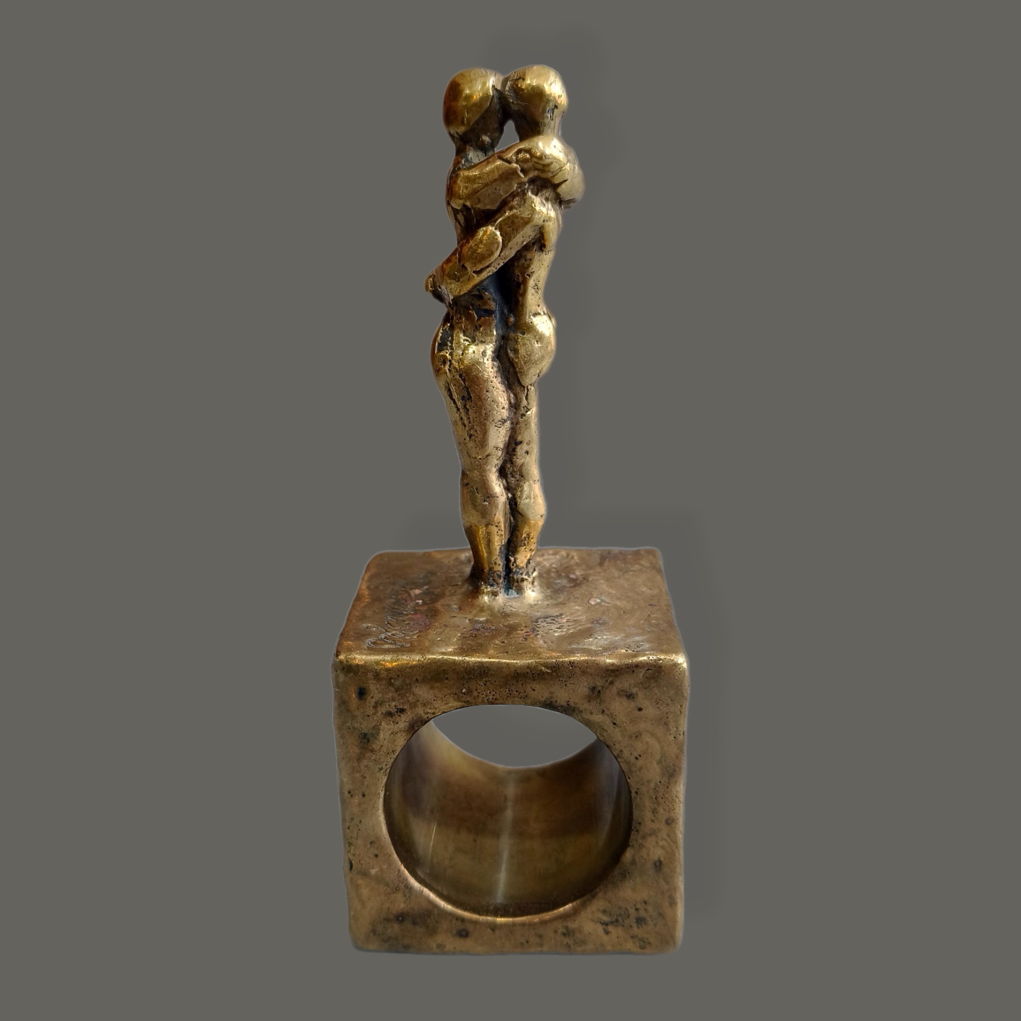 Pal Kepenyes. Beso. Escultura de bronce