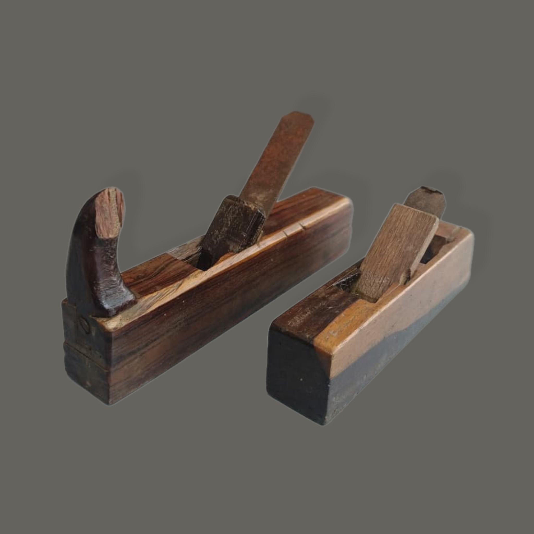 Par de cepillos para carpintero en madera y metal