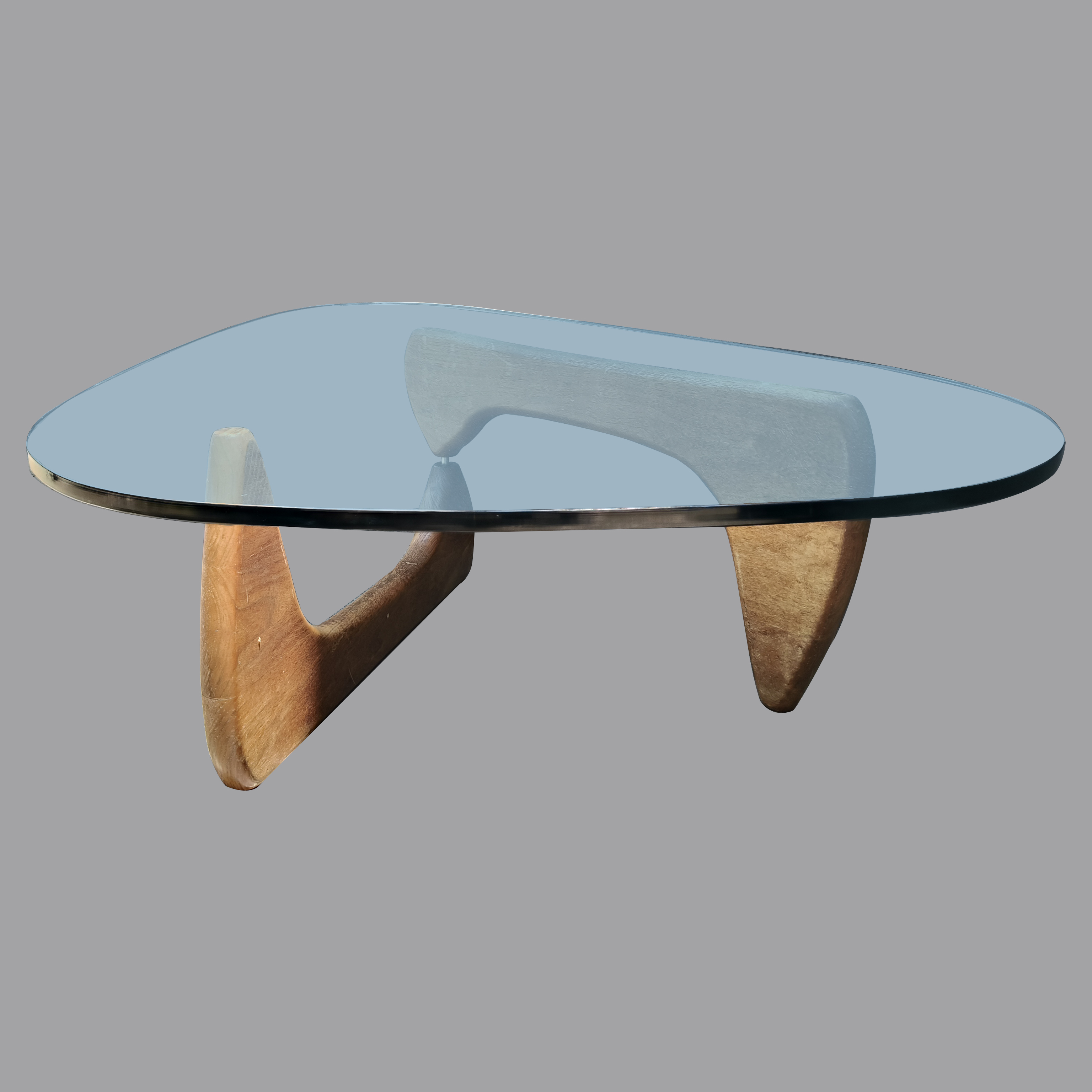 Mesa E-Comfort de Isamu Noguchi. Mesa de centro en caoba y vidrio