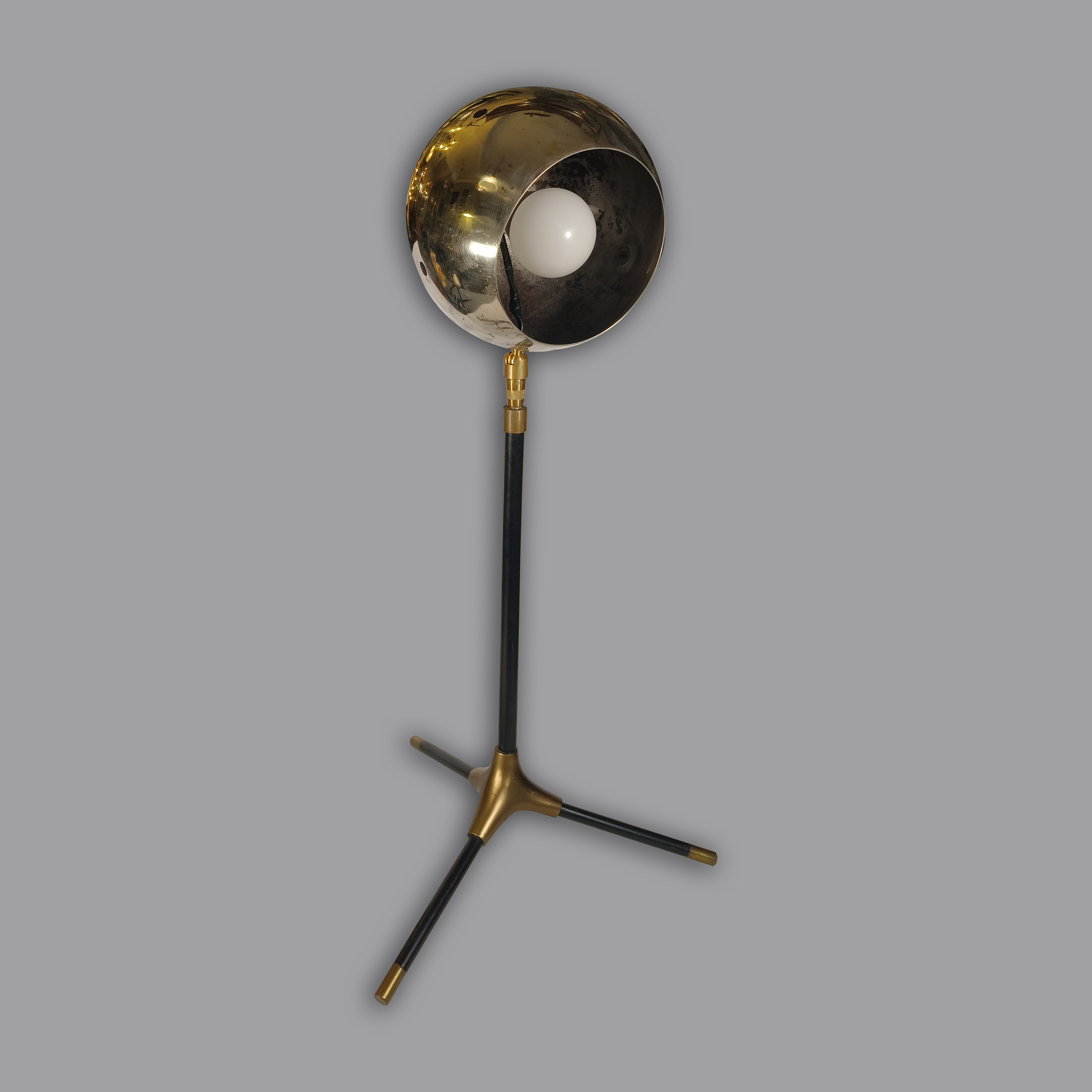 Lámpara de mesa estilo Italiano tripode