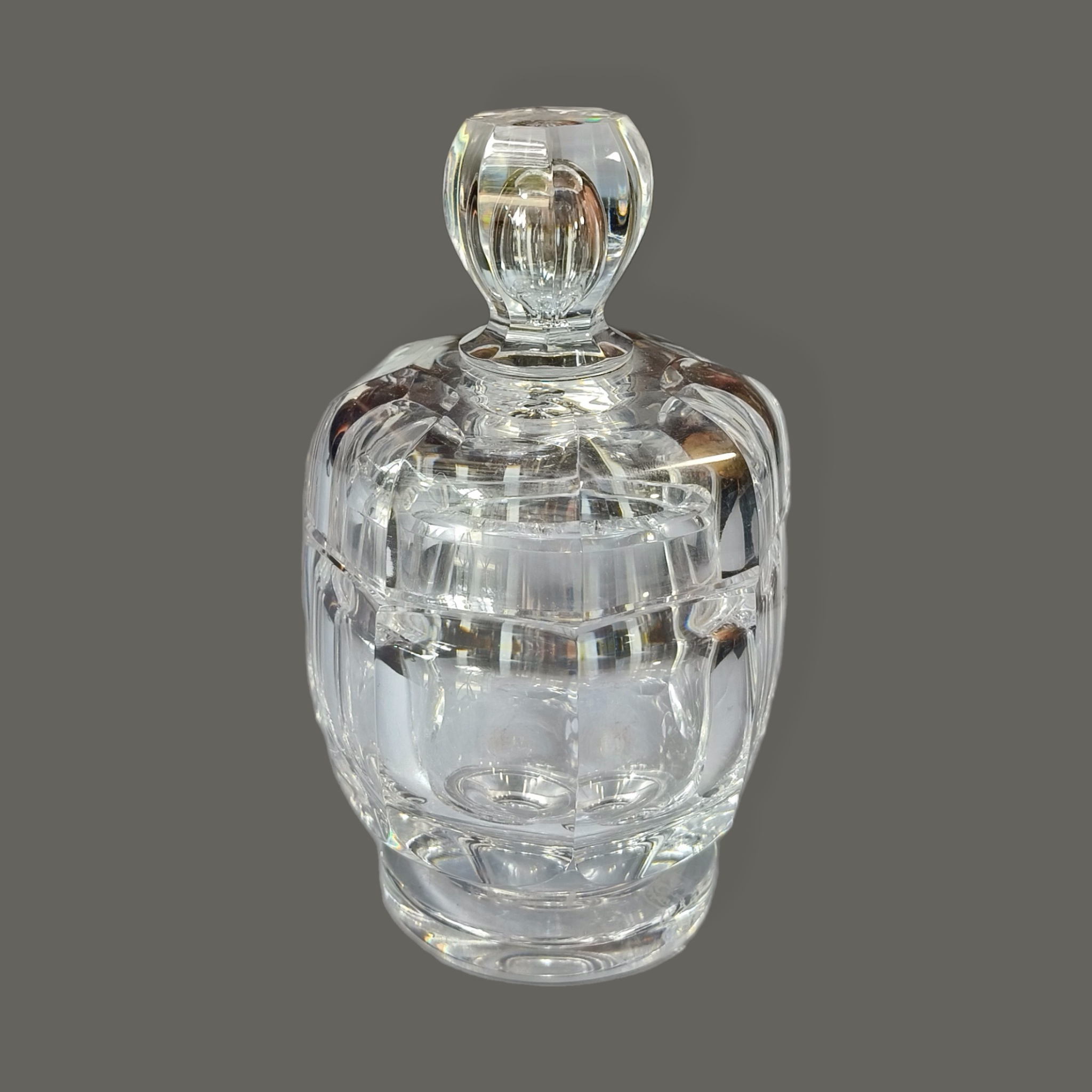Baccarat. Dulcero en cristal facetado