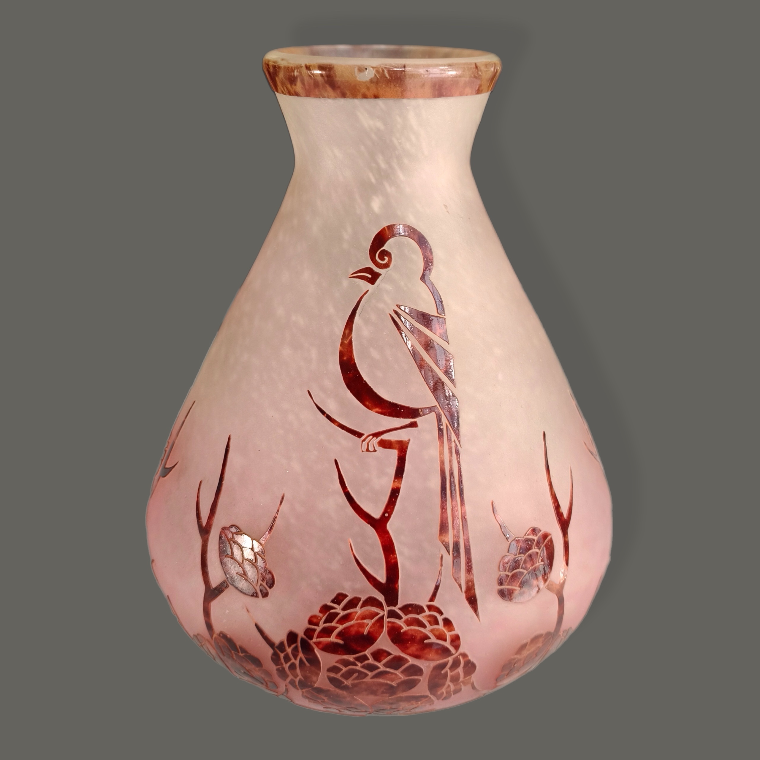 Charles Schneider para Le Verre Français (Charder). Florero Pinsons en cristal de camafeo