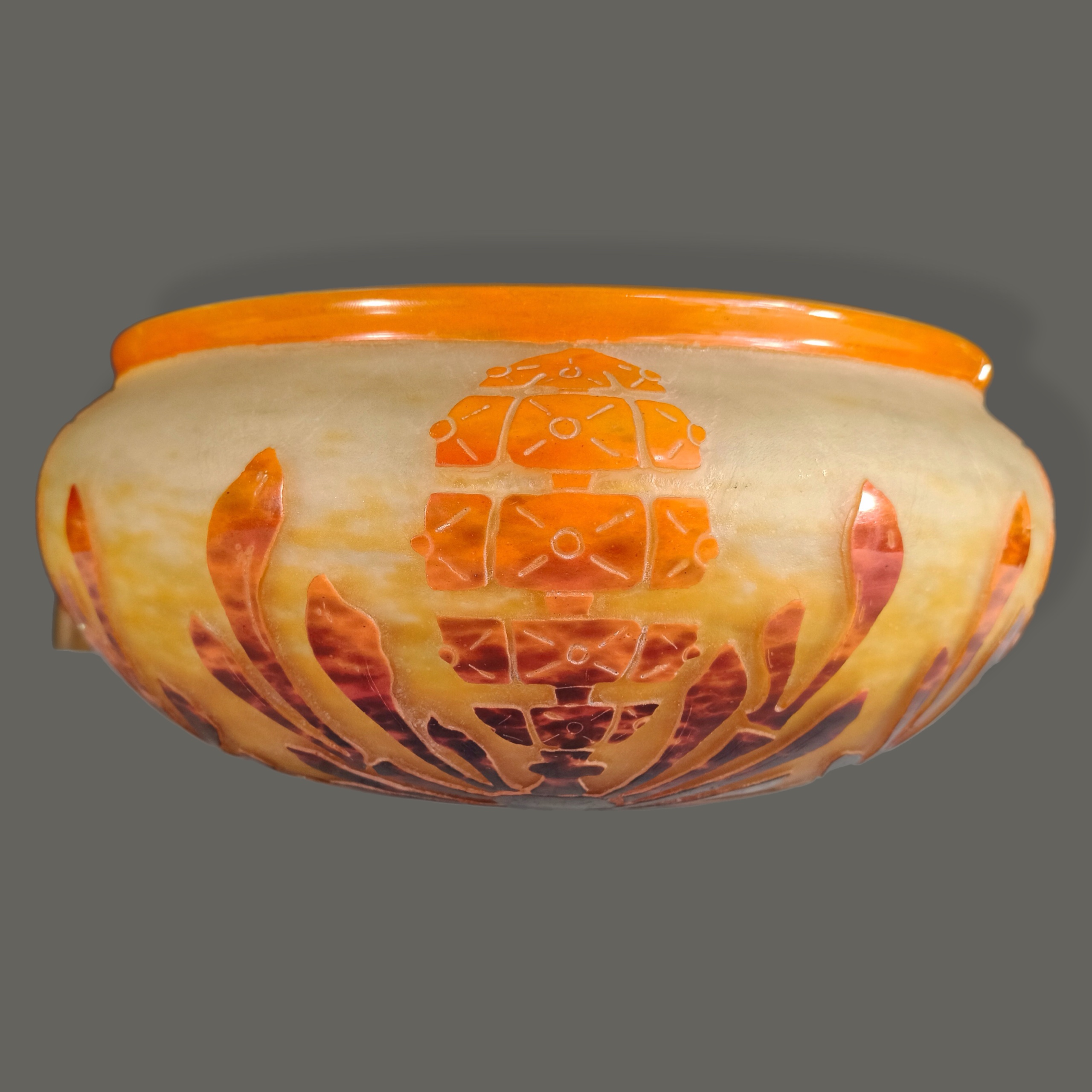 Charles Schneider para Le Verre Français. Tazón en cristal de camafeo naranja