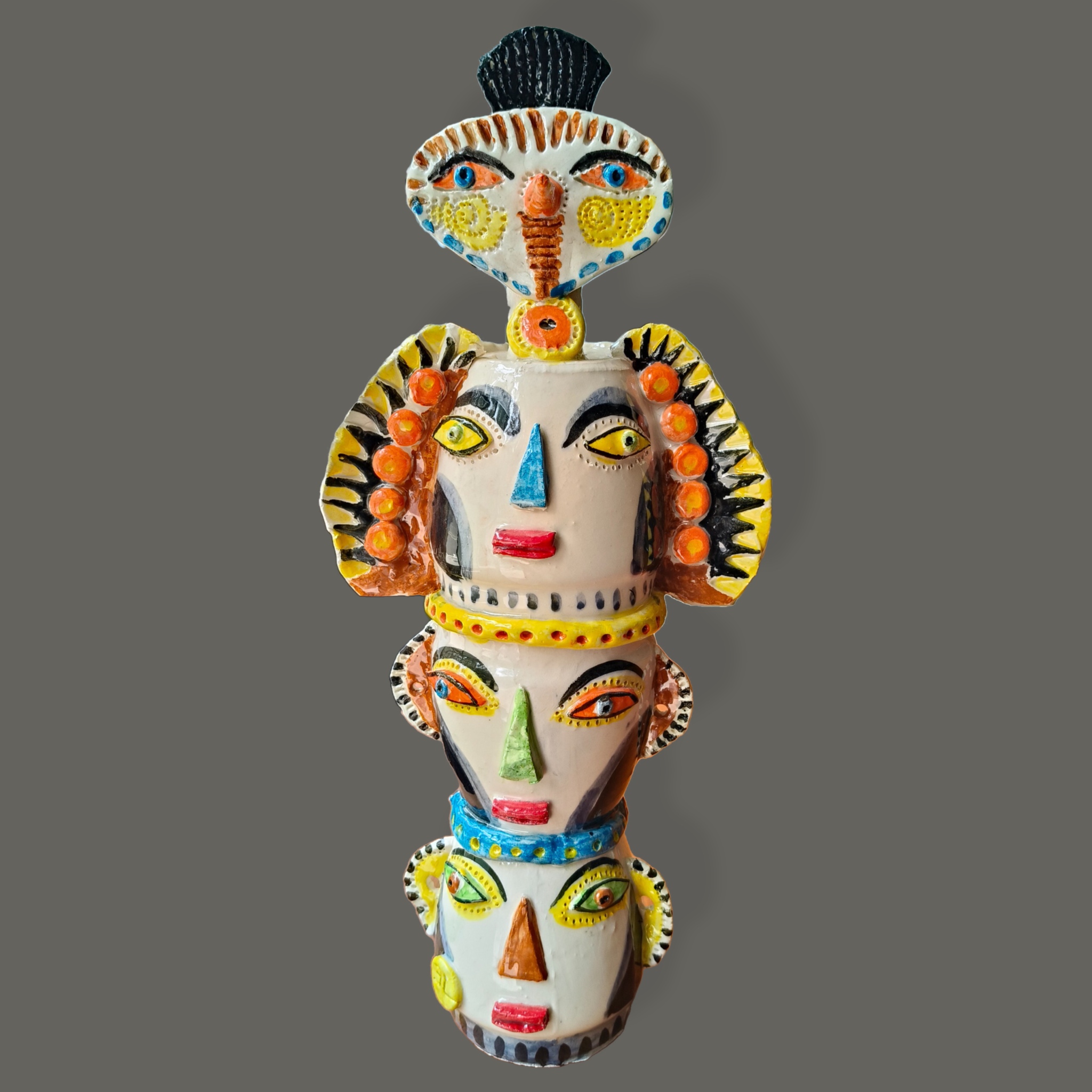 Eric Ledoux. Tercer Piso. Escultura de cerámica pintada a mano