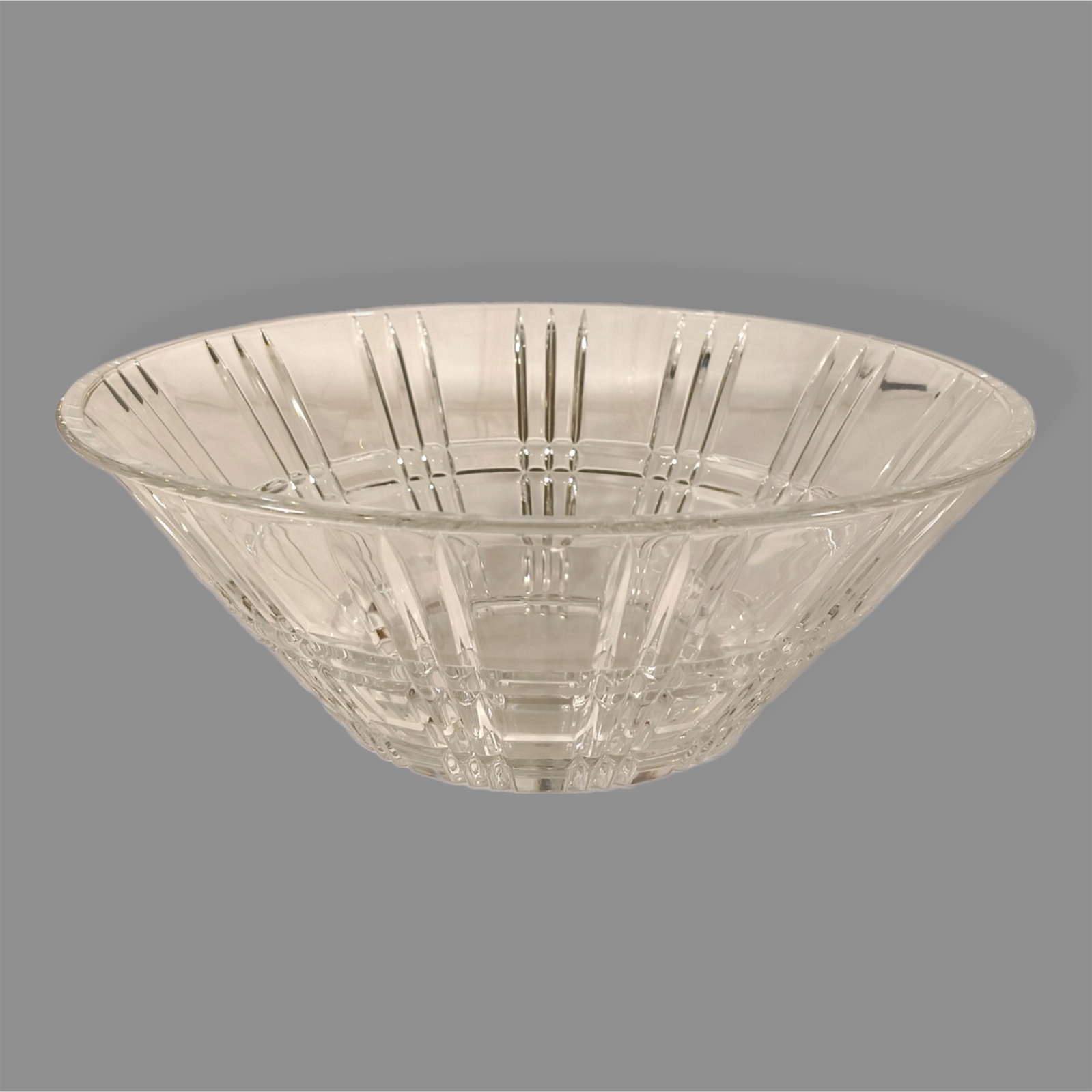 Nachtmann. Tazón de cristal transparente con lineas talladas
