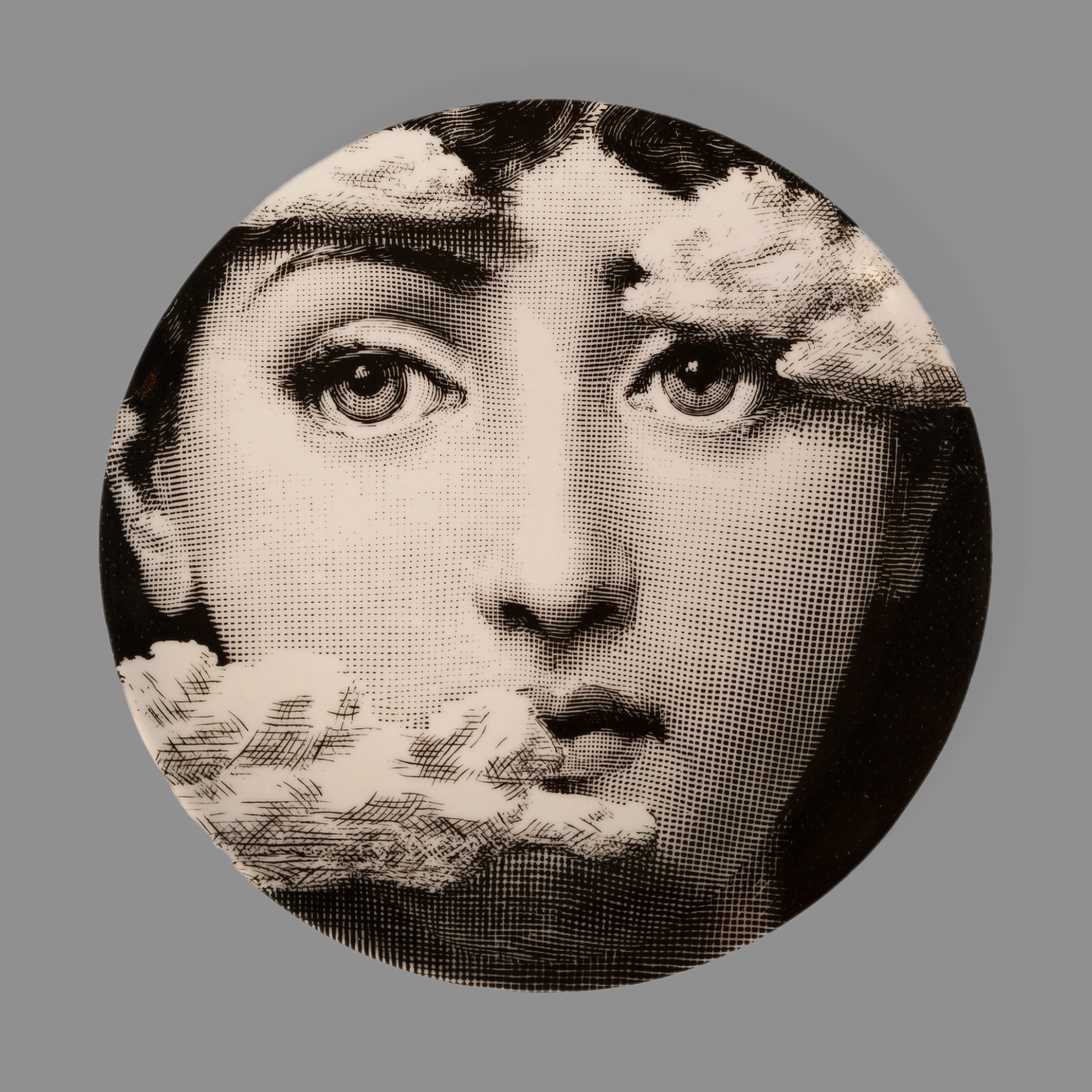 Piero Fornasetti. Tema e variazione n.139. Plato decorativo de porcelana