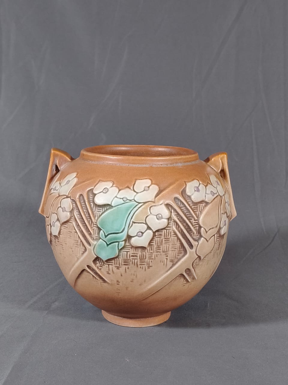 Roseville Pottery. Jarrón de cerámica alta temperatura línea Clemana en café