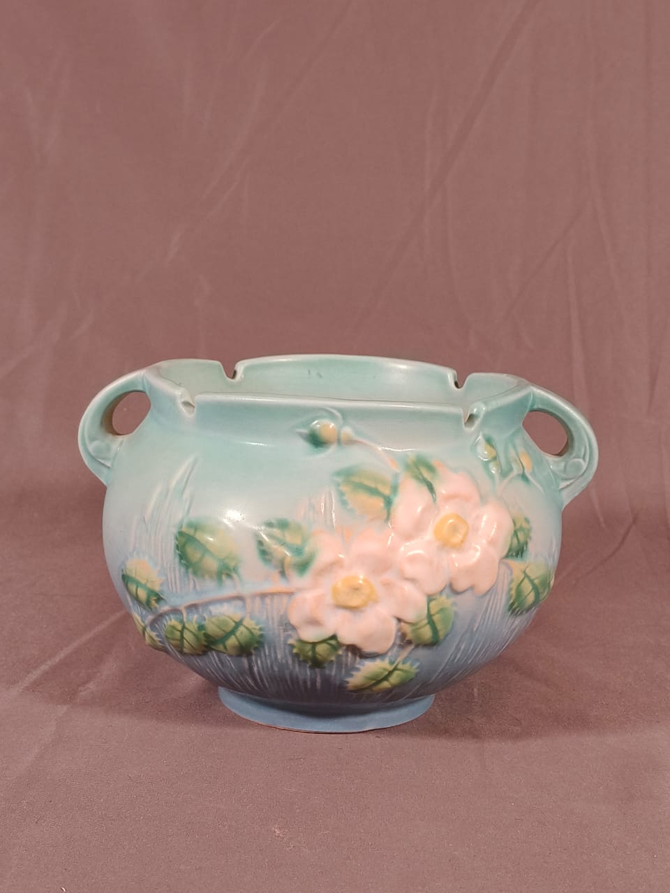 Roseville Pottery. Maceta en cerámica de alta temperatura azul de la línea White Rose