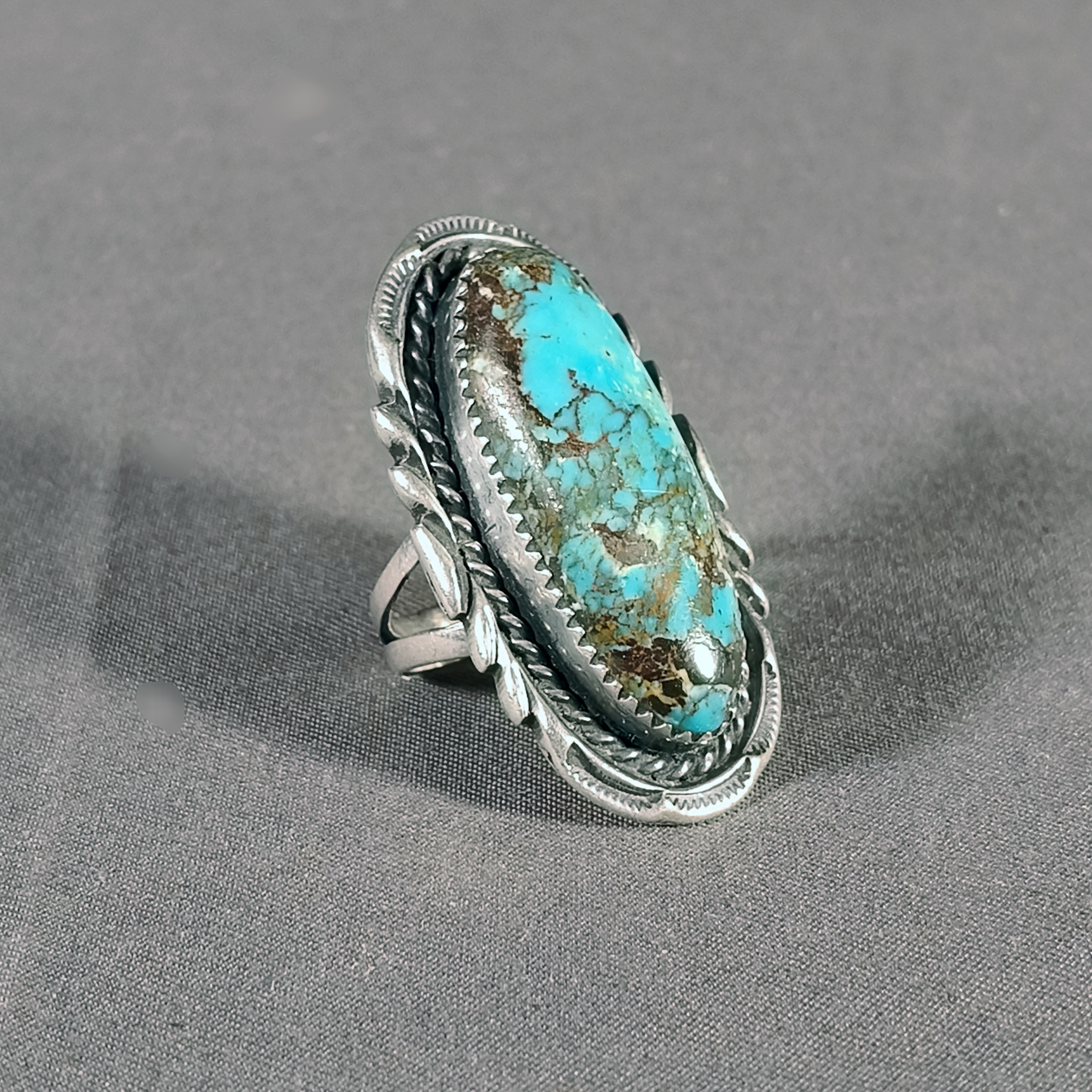 Orville Tsinnie. Anillo con turquesa en plata .925