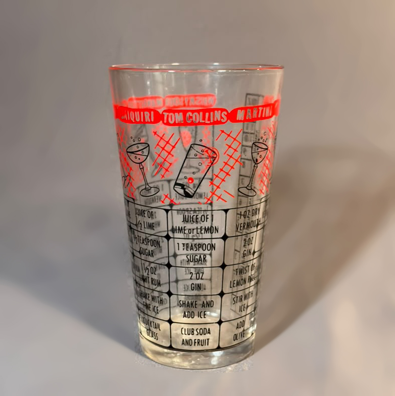 Federal Glass. Vaso de coctelería en cristal transparente con medidas en negro y rojo 