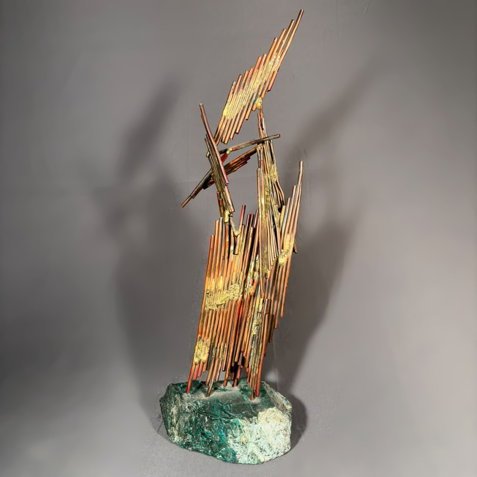 Entusiasmo Grande. Réplica de escultura en Western Electric Company de Phoenix en cobre y base de piedra