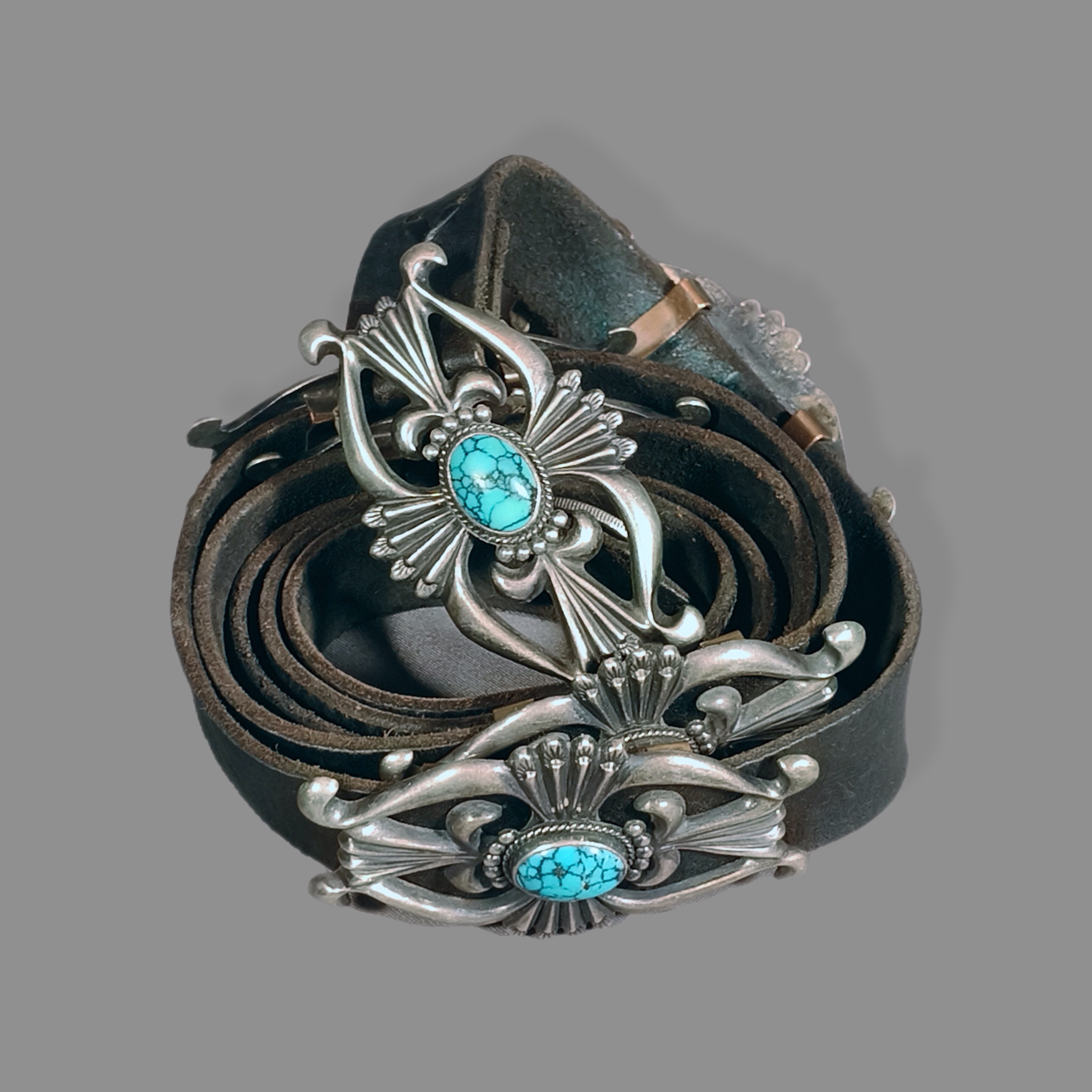 Harrison Bitsue. Cinturón navajo con turquesas en plata .925 y piel