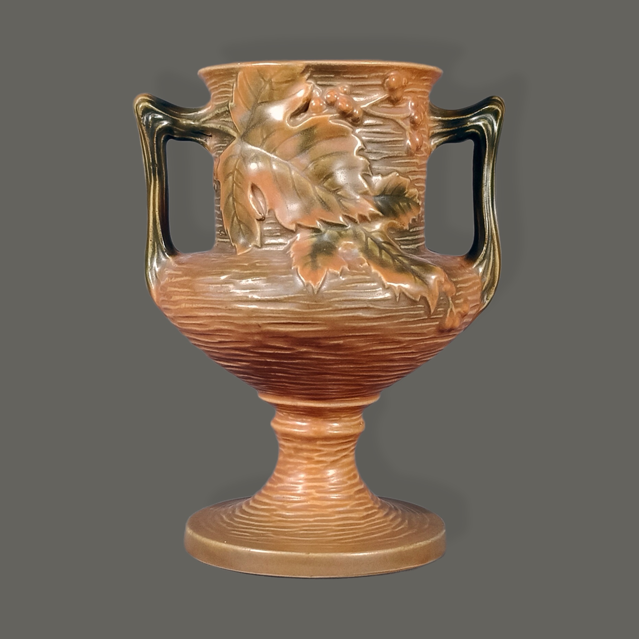 Roseville Pottery. Jarrón en cerámica de alta temperatura de la línea Bushberry