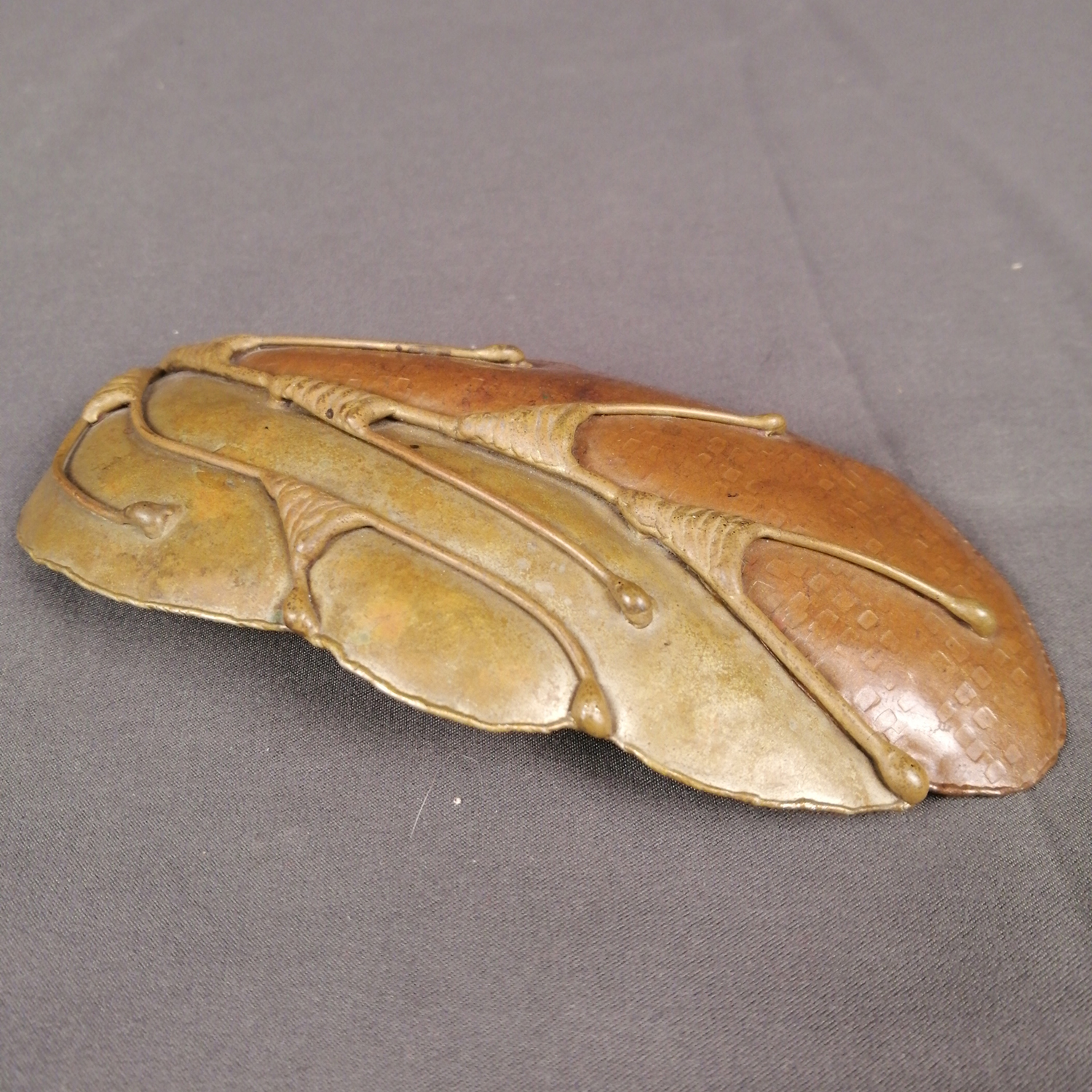 Hebilla estilo Brutalista de latón y cobre